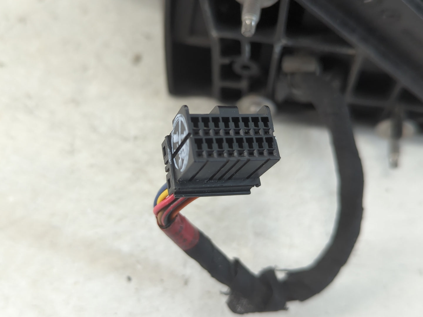 2005-2010 Jeep Grand Cherokee Driver Side View Mirror - Left Door Mirror OEM Used - Oemusedautoparts1.com
