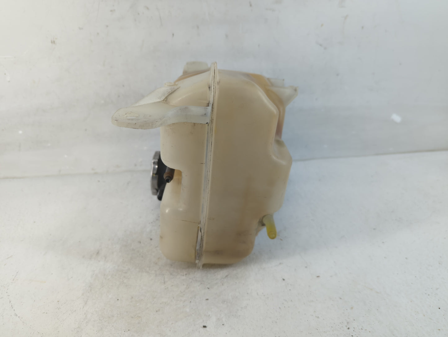 2005 Jeep Grand Cherokee Radiator Coolant Overflow Expansion Tank Bottle 795672 - Oemusedautoparts1.com