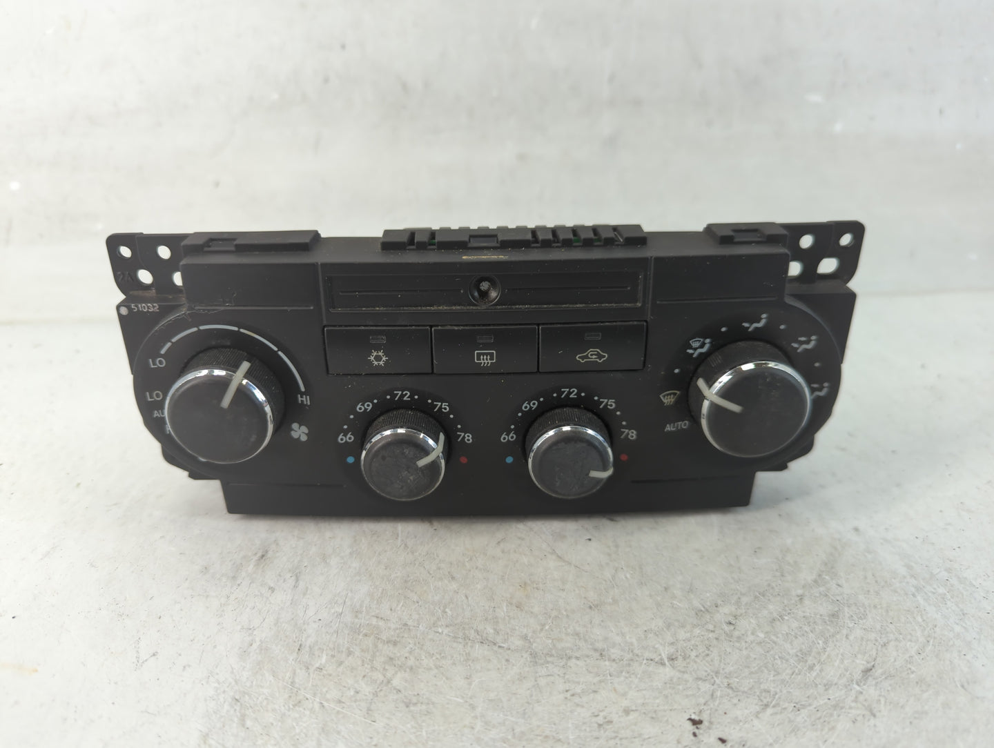 2005-2007 Jeep Grand Cherokee Climate Control Module Temperature AC/Heater Replacement P/N:1315C 010AE Fits Fits 2005 2006 2