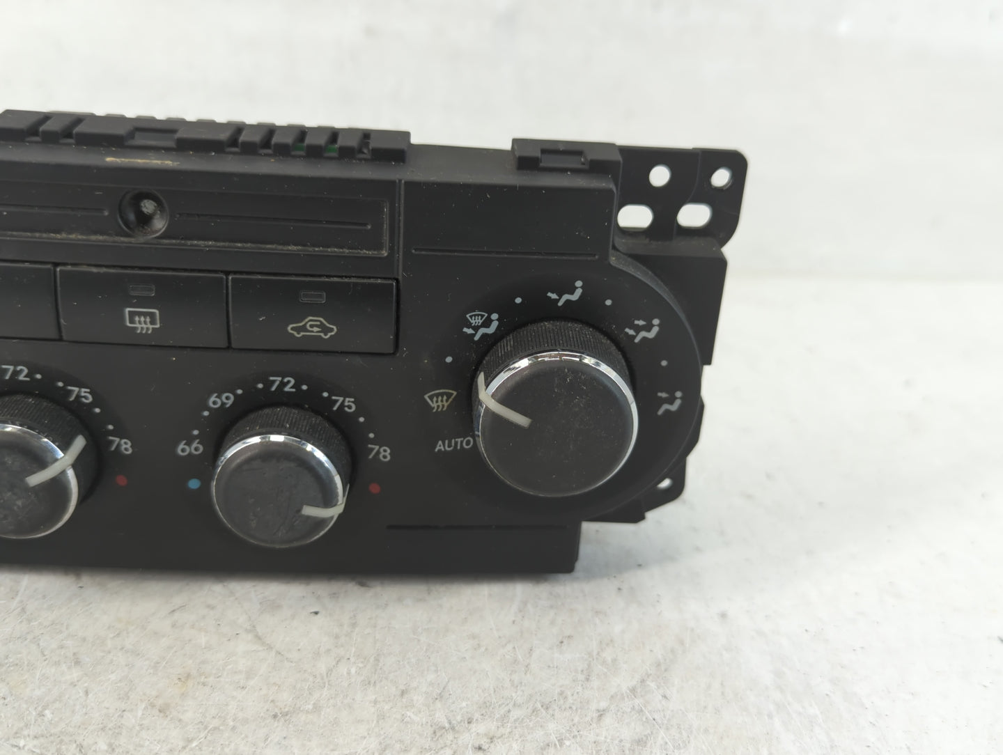 2005-2007 Jeep Grand Cherokee Climate Control Module Temperature AC/Heater Replacement P/N:1315C 010AE Fits Fits 2005 2006 2