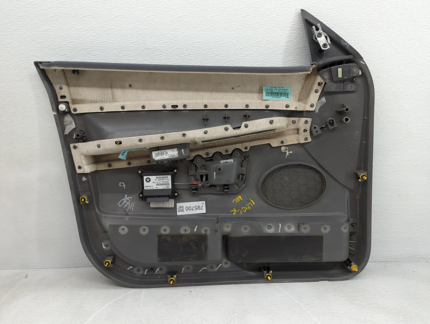 2005 Jeep Grand Cherokee Front Right Passenger Interior Door Panel Trim 795700 - Oemusedautoparts1.com