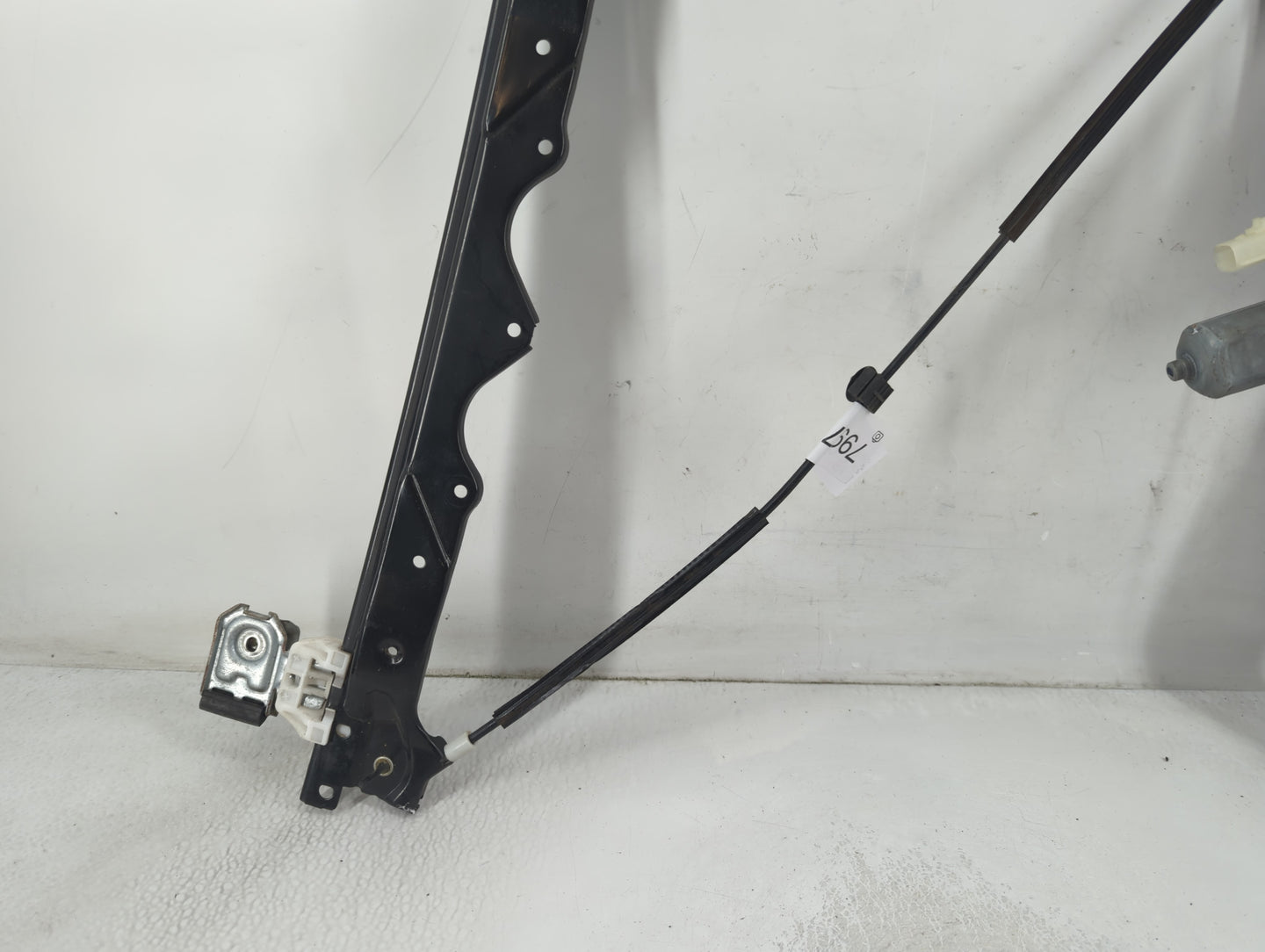 2005-2005 Jeep Grand Cherokee Driver Left Front Window Regulator 799722 - Oemusedautoparts1.com