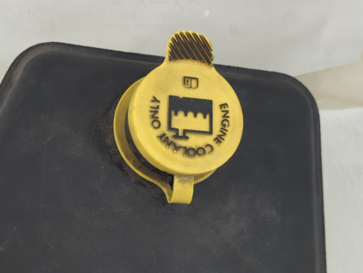 2005 Jeep Grand Cherokee Radiator Coolant Overflow Expansion Tank Bottle 799730 - Oemusedautoparts1.com
