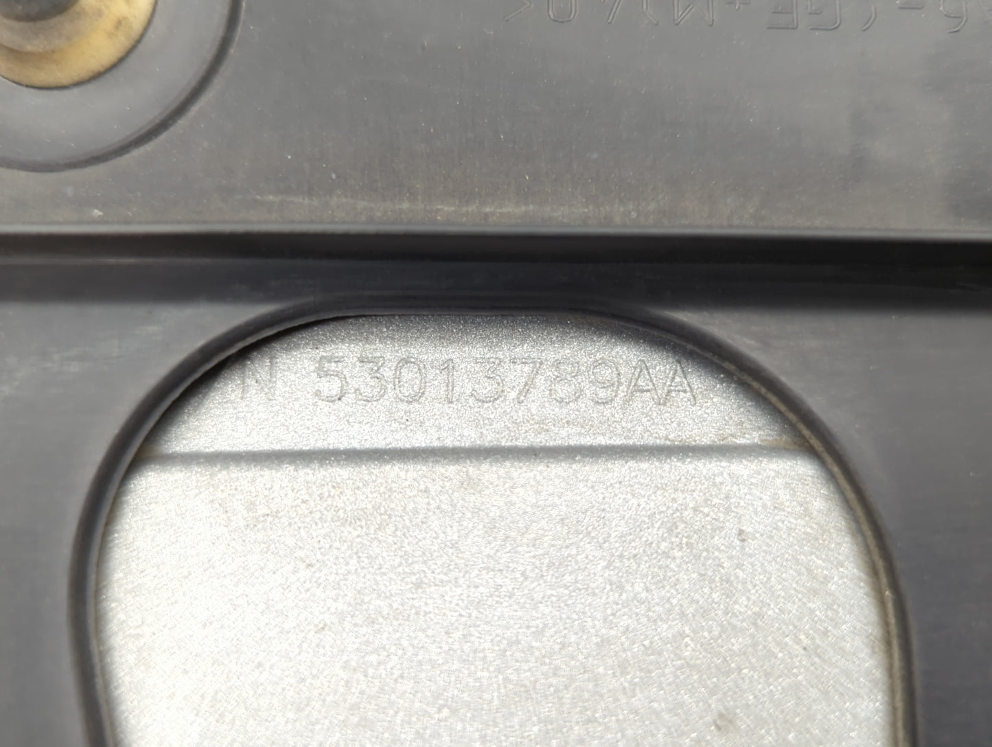 2005 Jeep Grand Cherokee Engine Cover - Oemusedautoparts1.com