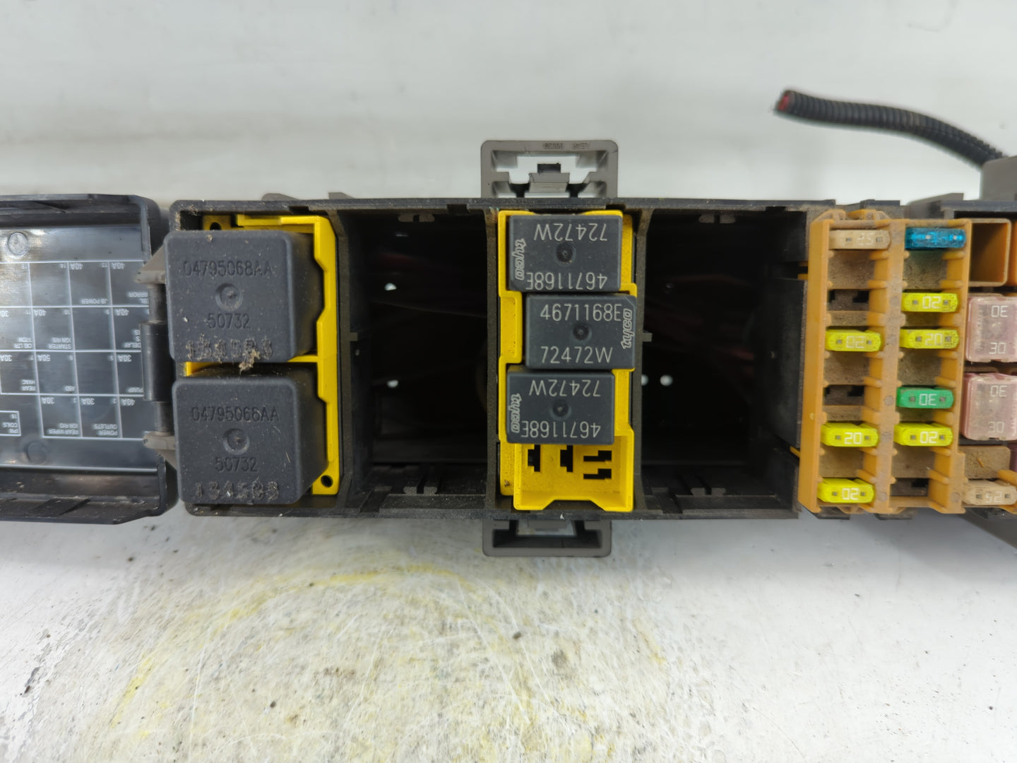 2005-2005 Jeep Grand Cherokee Fusebox Fuse Box Relay Module Tipm 90218 - Oemusedautoparts1.com