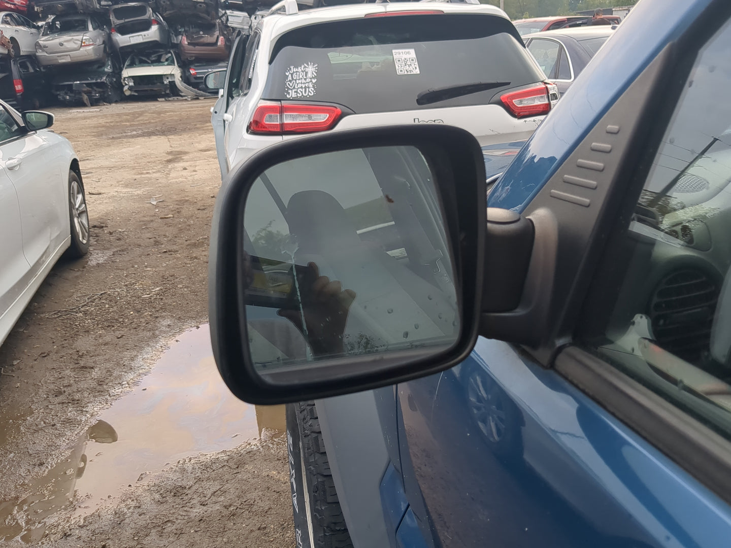 2002-2007 Jeep Liberty Driver Side View Mirror - Left Door Mirror OEM Used - Oemusedautoparts1.com