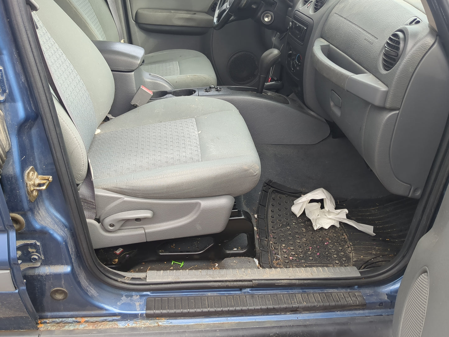 2005-2005 Jeep Liberty Passenger Front Seat Oem - Oemusedautoparts1.com