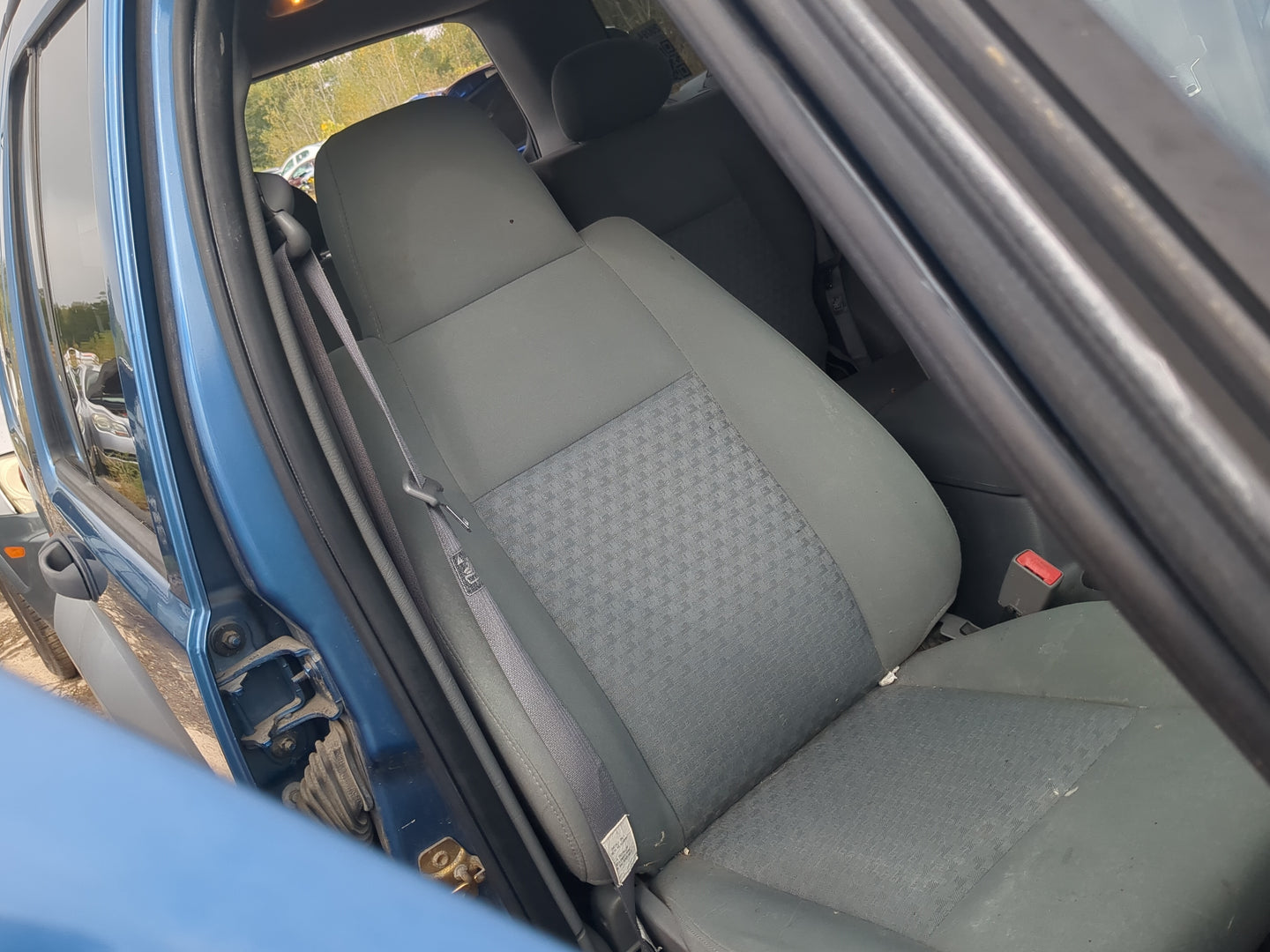 2005-2005 Jeep Liberty Passenger Front Seat Oem - Oemusedautoparts1.com