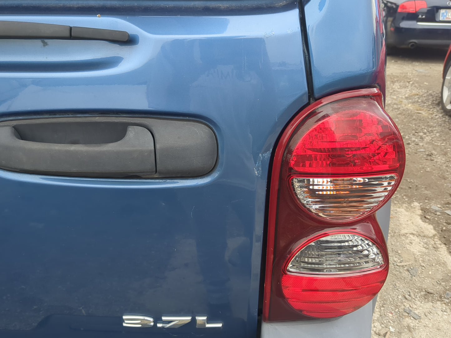 2002-2007 Jeep Liberty Rear Bumper Assembly Oem - Oemusedautoparts1.com