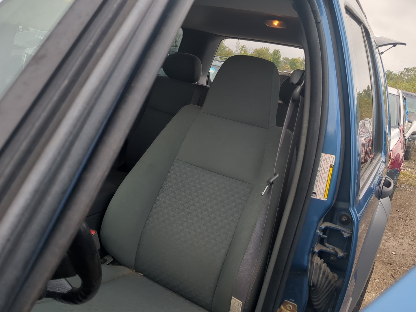 2005-2005 Jeep Liberty Driver Front Seat Oem - Oemusedautoparts1.com