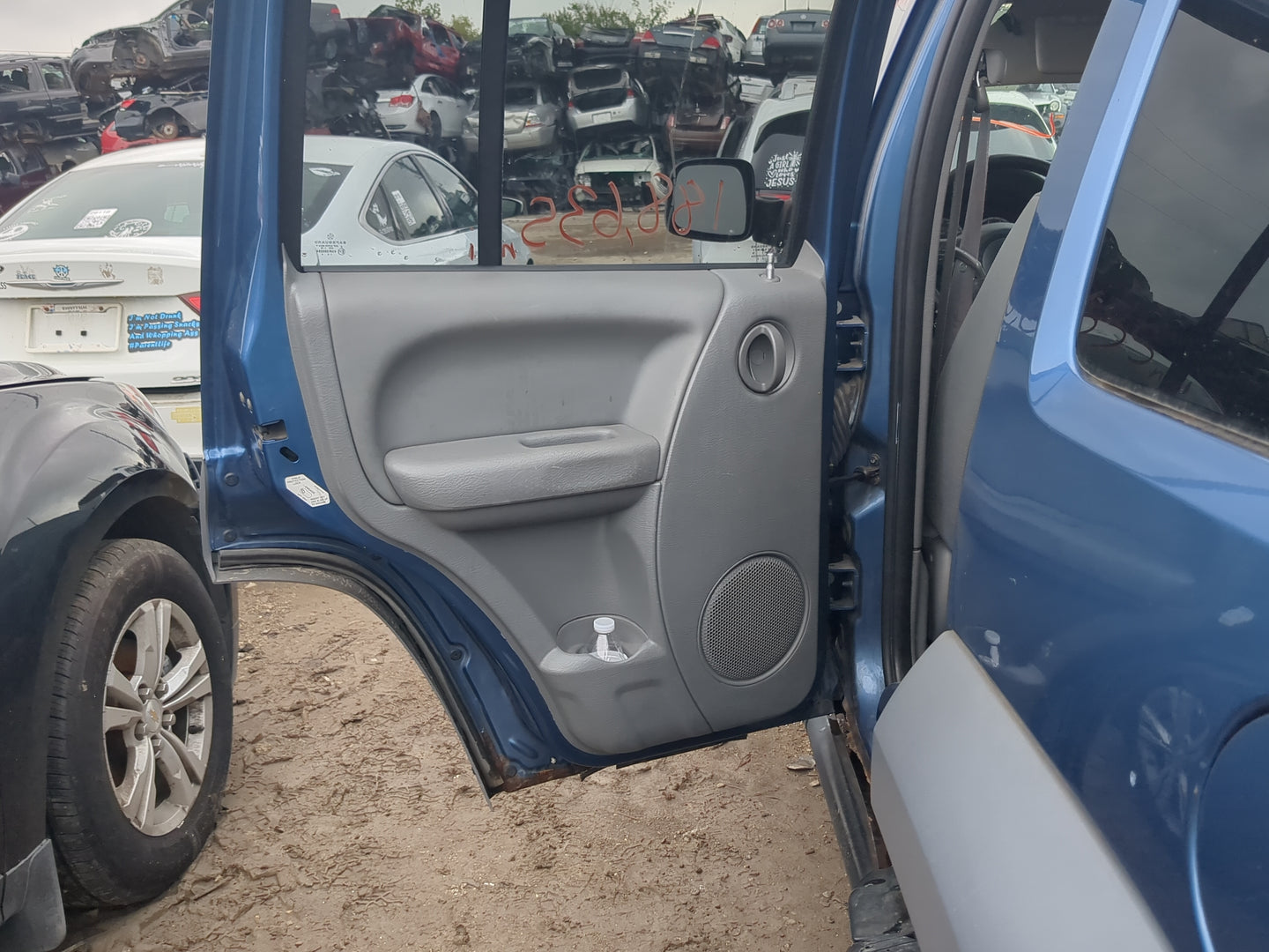 2002-2007 Jeep Liberty Driver Rear Door Oem 1171757 - Oemusedautoparts1.com