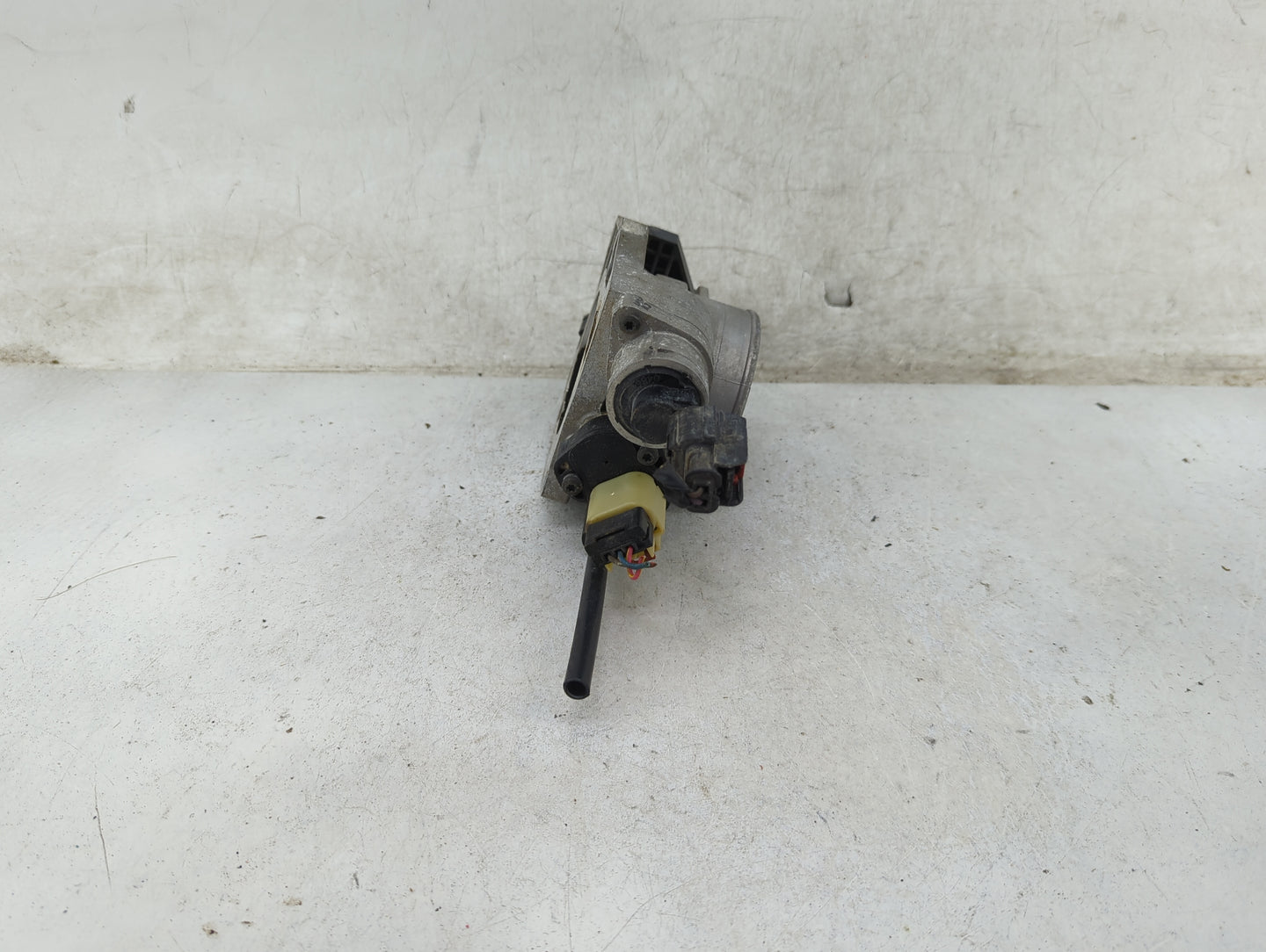 2005-2006 Jeep Liberty Throttle Body Fits Fits 2005 2006 OEM Used Auto Parts - Oemusedautoparts1.com