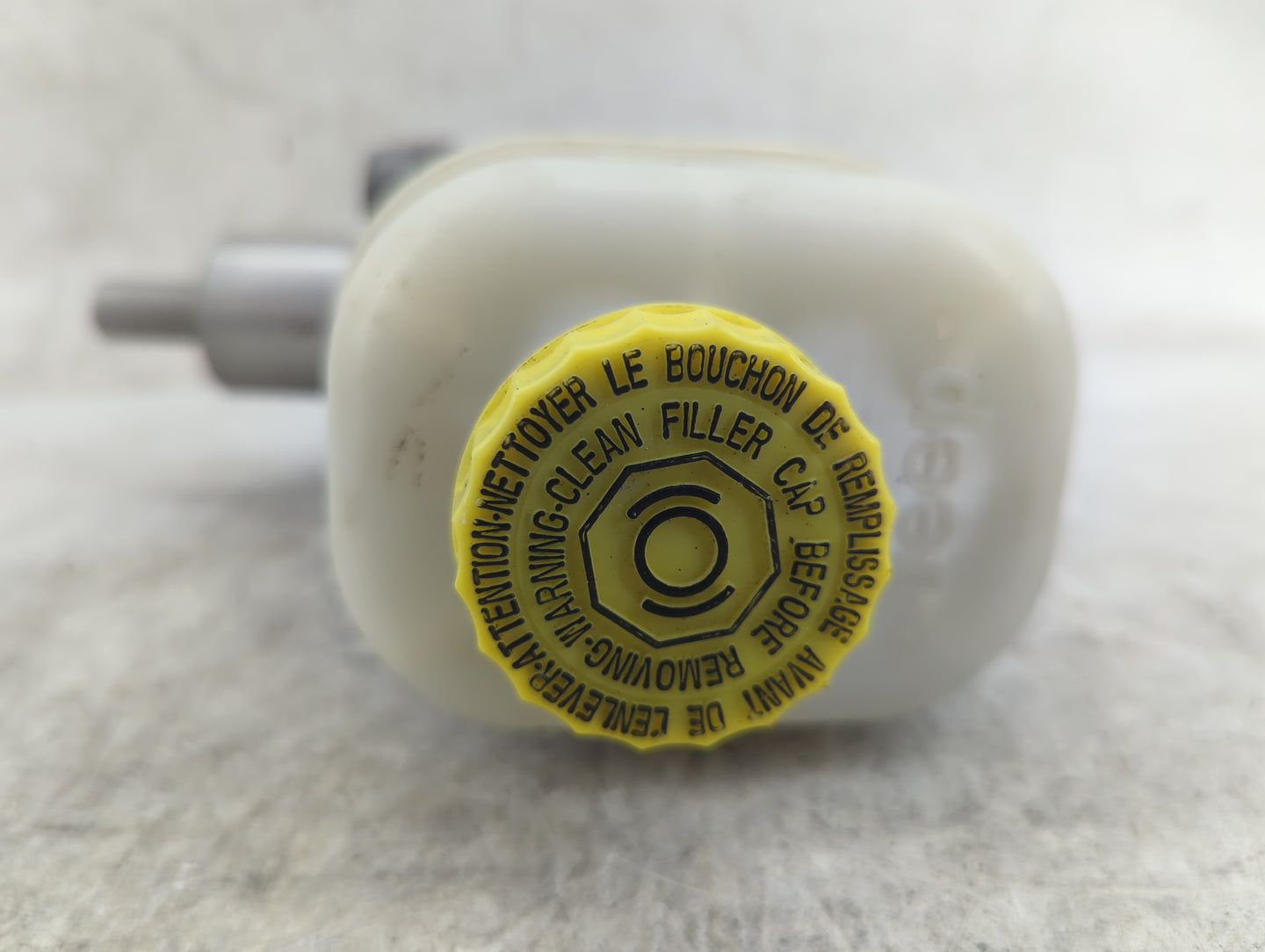 2002-2005 Jeep Liberty Brake Master Cylinder 1238773 - Oemusedautoparts1.com