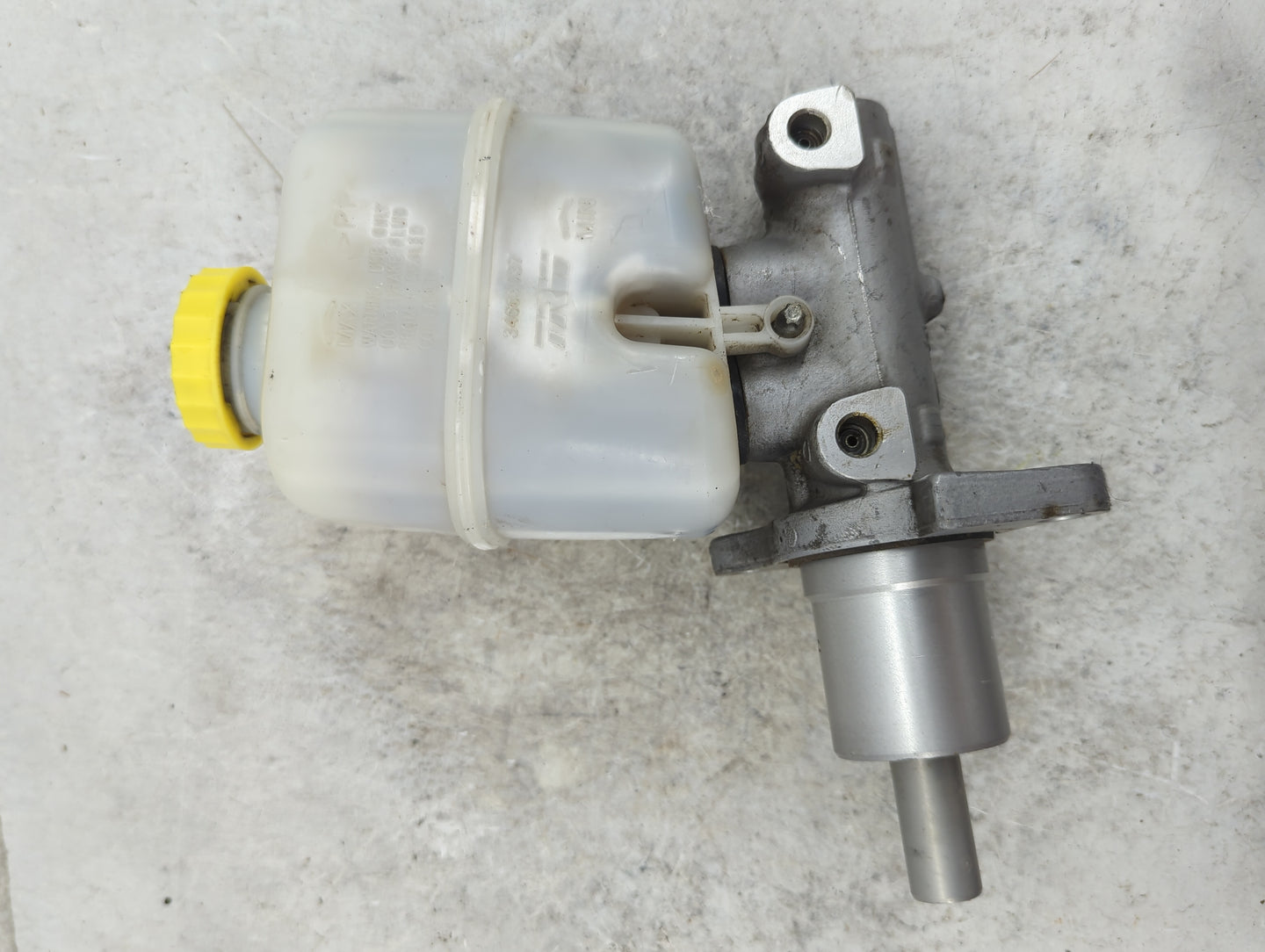 2002-2005 Jeep Liberty Brake Master Cylinder 1238773 - Oemusedautoparts1.com