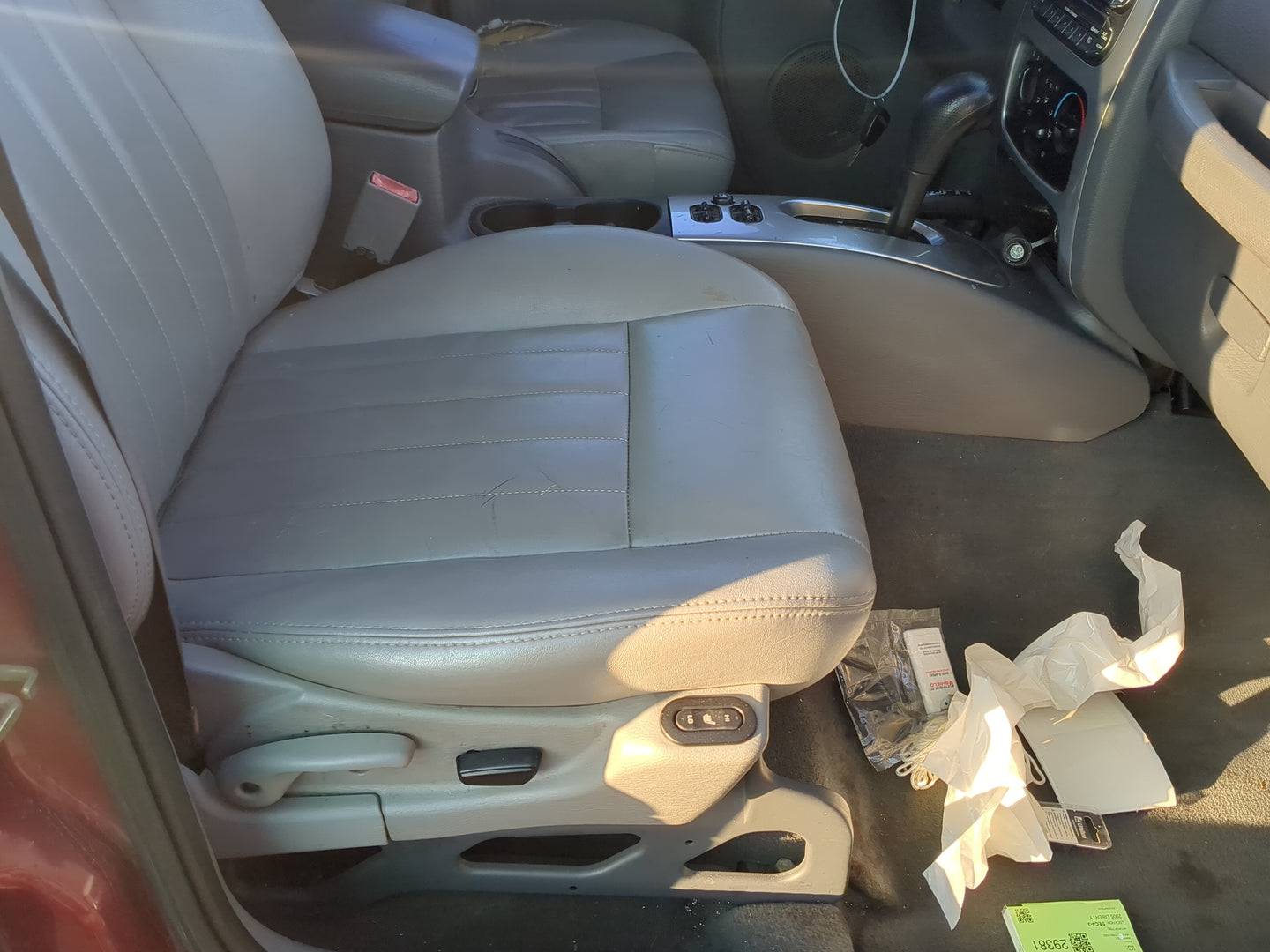 2005-2005 Jeep Liberty Passenger Front Seat Oem 1238812 - Oemusedautoparts1.com
