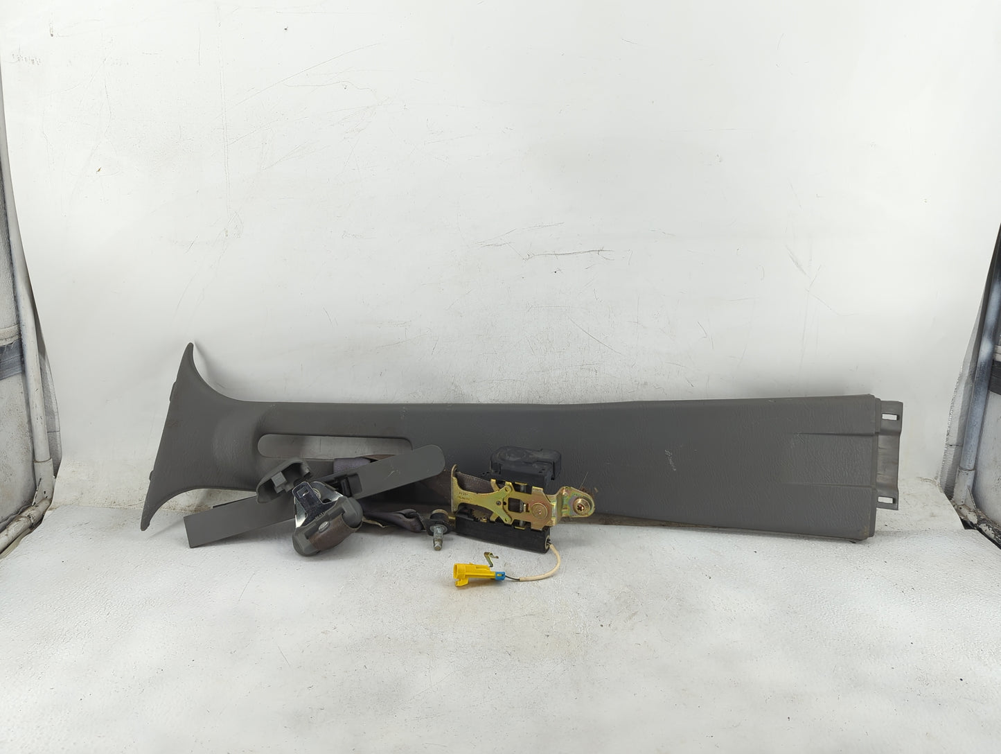 2002-2007 Jeep Liberty Drvier Front Seatbelt Retractor Grey - Oemusedautoparts1.com