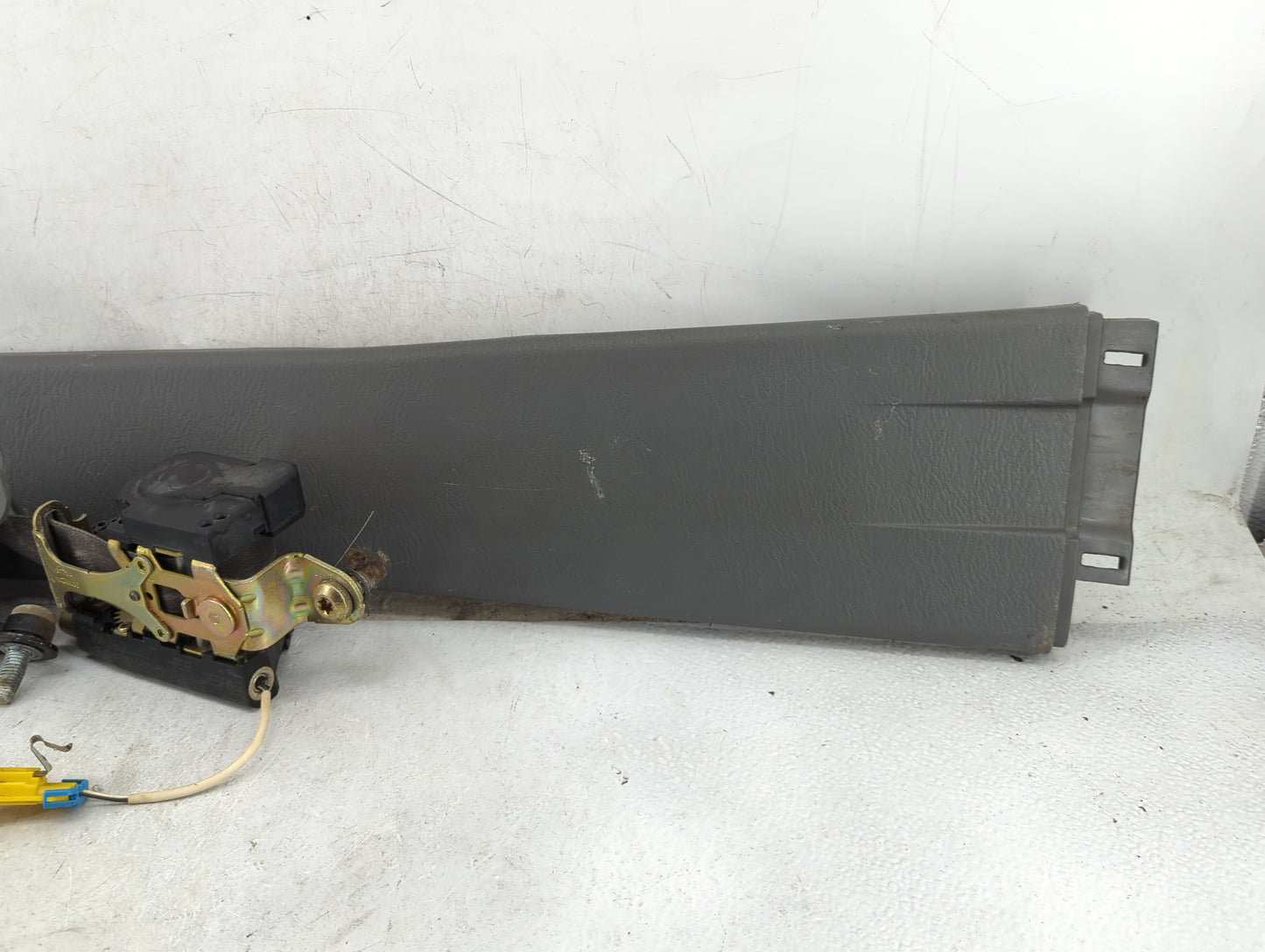 2002-2007 Jeep Liberty Drvier Front Seatbelt Retractor Grey - Oemusedautoparts1.com