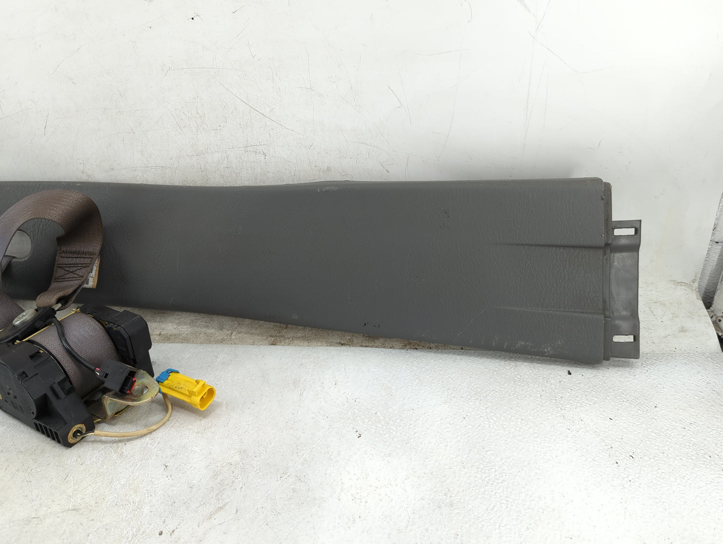 2004-2007 Jeep Liberty Passenger Front Seatbelt Retractor Grey - Oemusedautoparts1.com