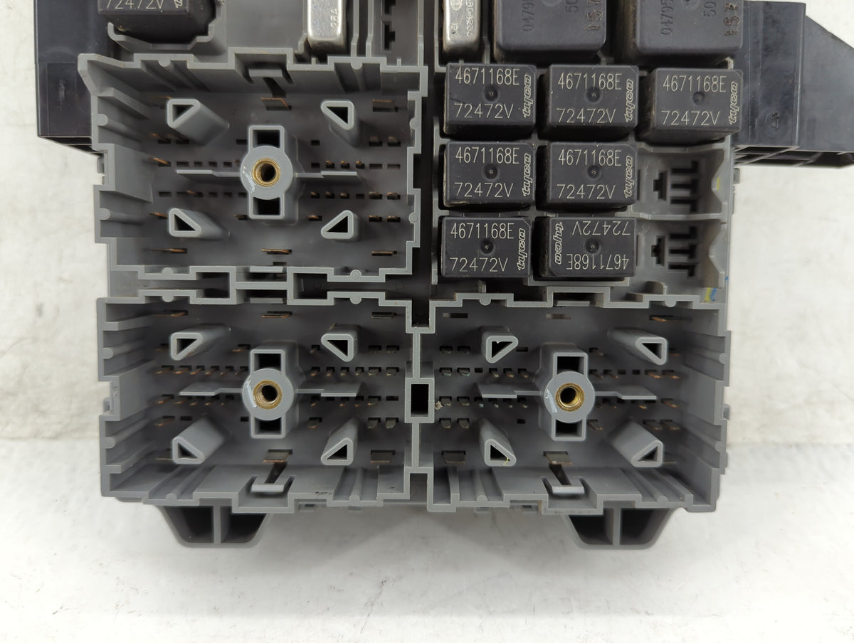 2005-2005 Jeep Liberty Body Control Module Bcm Inner Cabin Fuse Box 1238825 - Oemusedautoparts1.com