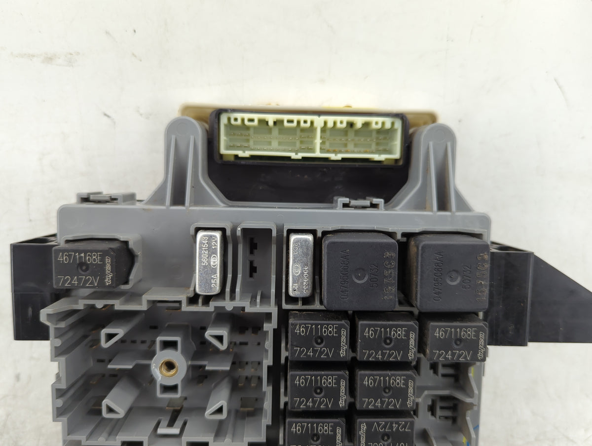 2005-2005 Jeep Liberty Body Control Module Bcm Inner Cabin Fuse Box 1238825 - Oemusedautoparts1.com