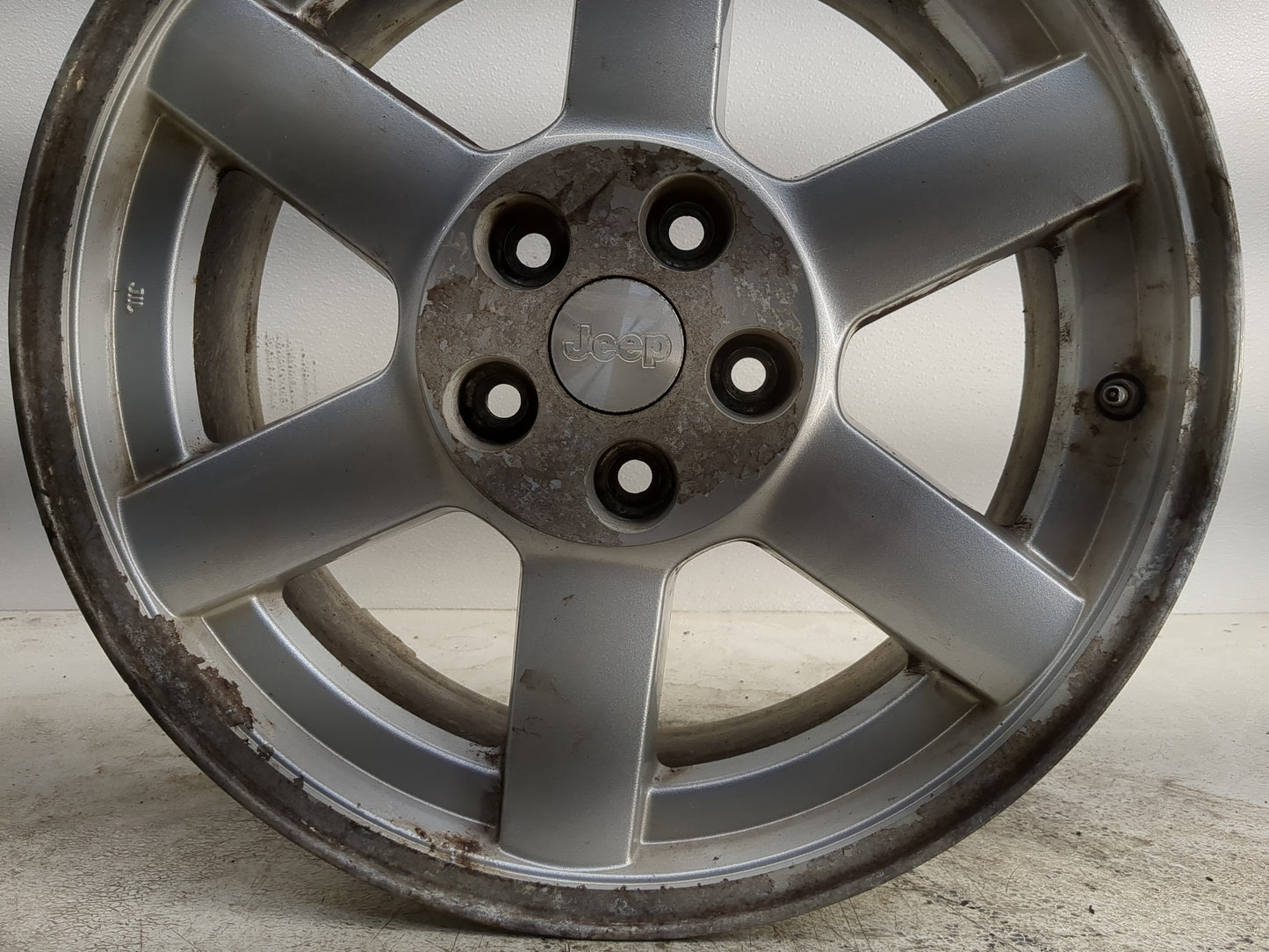 2005-2007 Jeep Liberty Oem Wheel Rim 1260743 - Oemusedautoparts1.com
