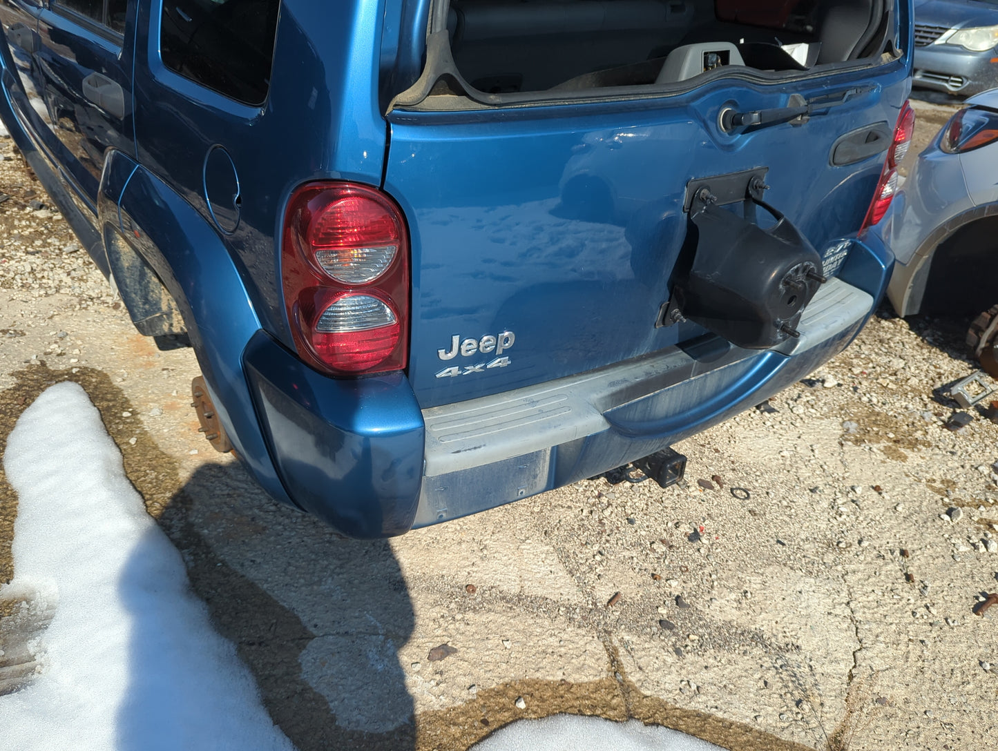 2002-2007 Jeep Liberty Rear Bumper Assembly Oem 1266475 - Oemusedautoparts1.com