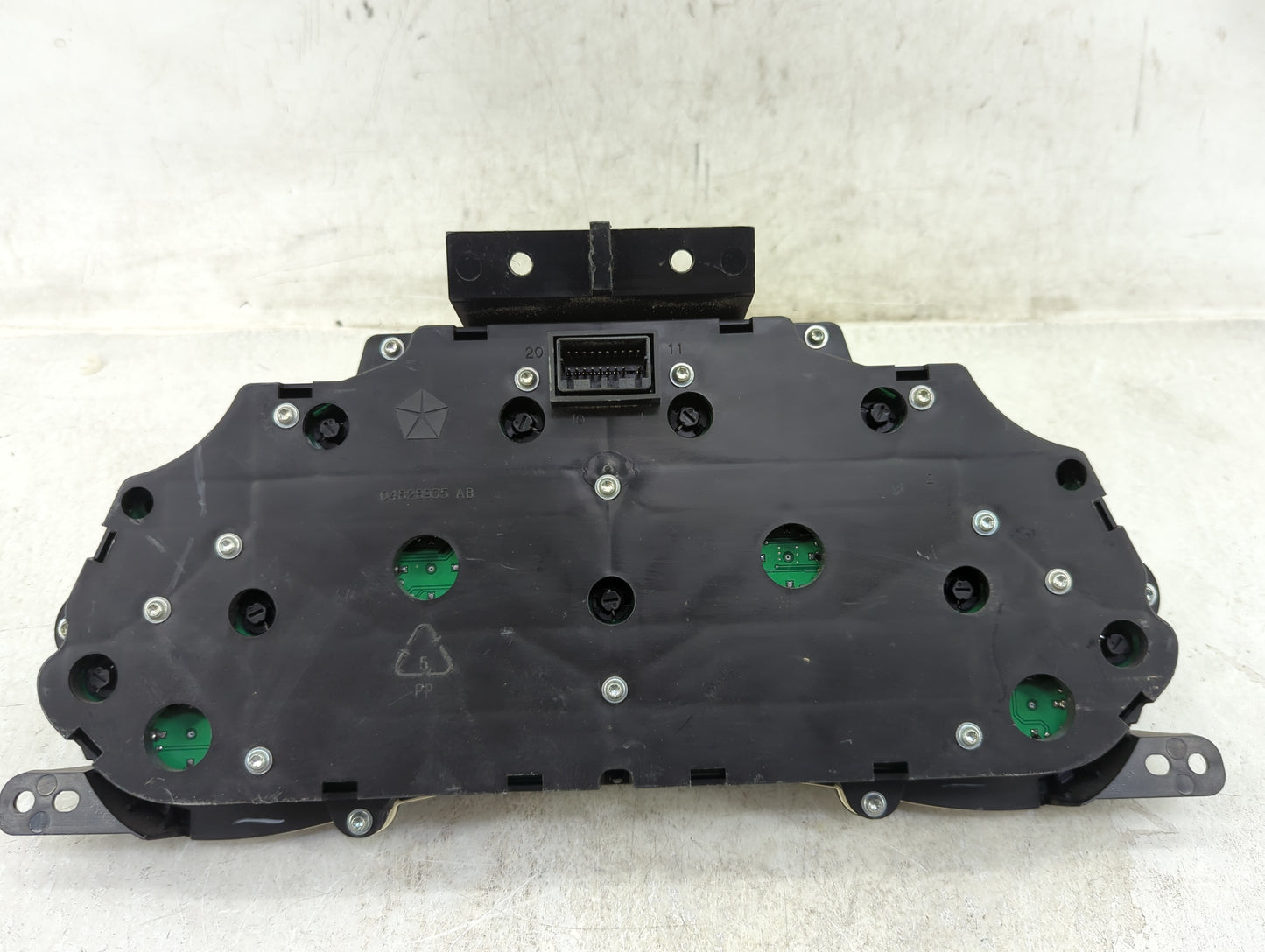 2005 Jeep Liberty Instrument Cluster Speedometer Gauges P/N:P56010528AF 04828962AB Fits OEM Used Auto Parts - Oemusedautopar