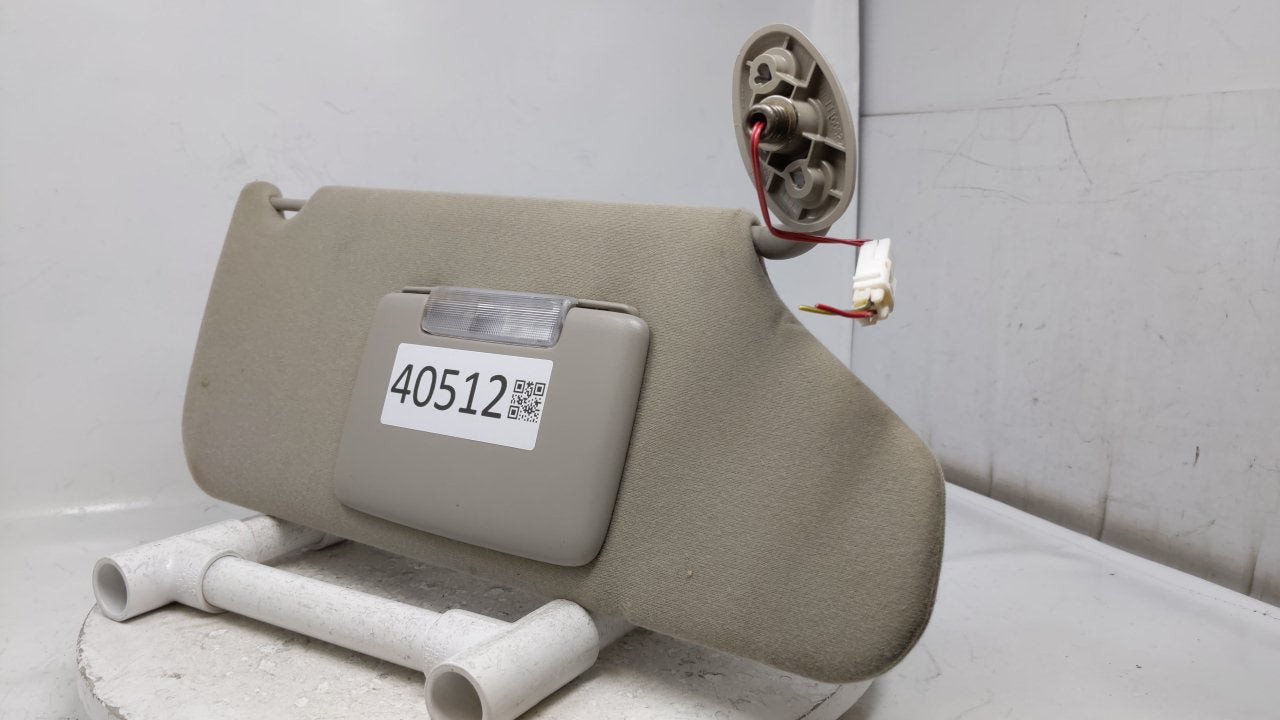 2005 Jeep Liberty Sun Visor Shade Replacement Passenger Right Mirror Fits OEM Used Auto Parts - Oemusedautoparts1.com