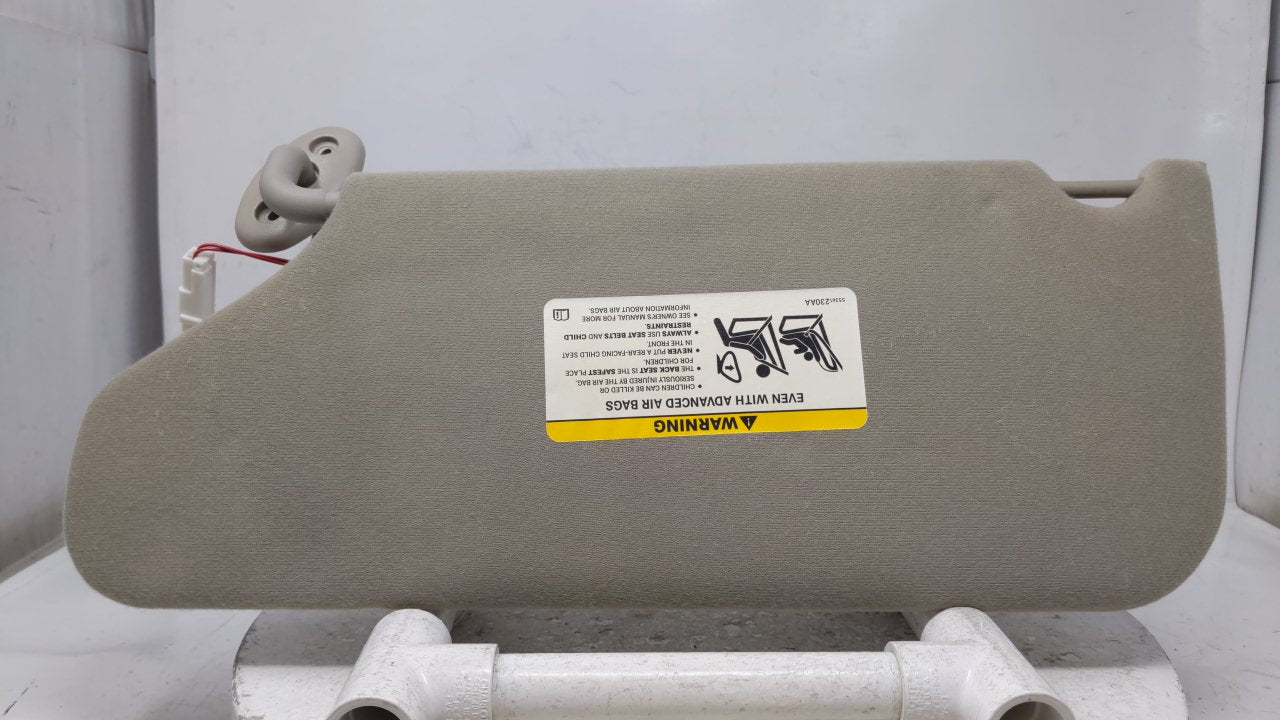 2005 Jeep Liberty Sun Visor Shade Replacement Passenger Right Mirror Fits OEM Used Auto Parts - Oemusedautoparts1.com