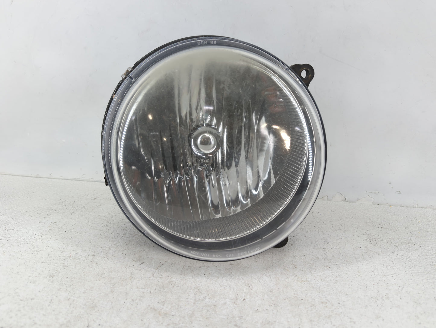 2005-2007 Jeep Liberty Passenger Right Oem Head Light Headlight Lamp - Oemusedautoparts1.com