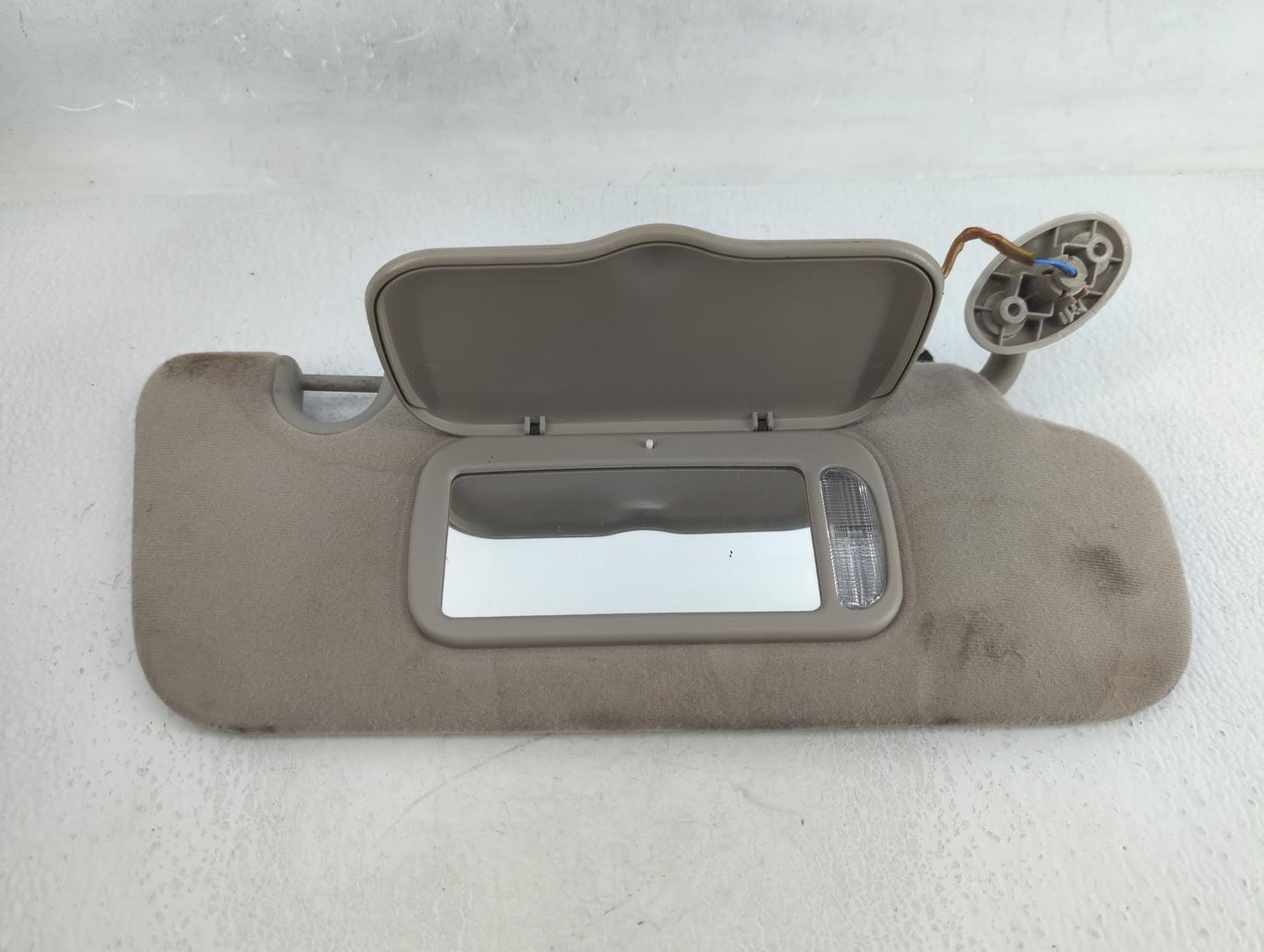 2004-2007 Jeep Liberty Sun Visor Shade Replacement Passenger Right Mirror Fits Fits 2004 2005 2006 2007 OEM Used Auto Parts 