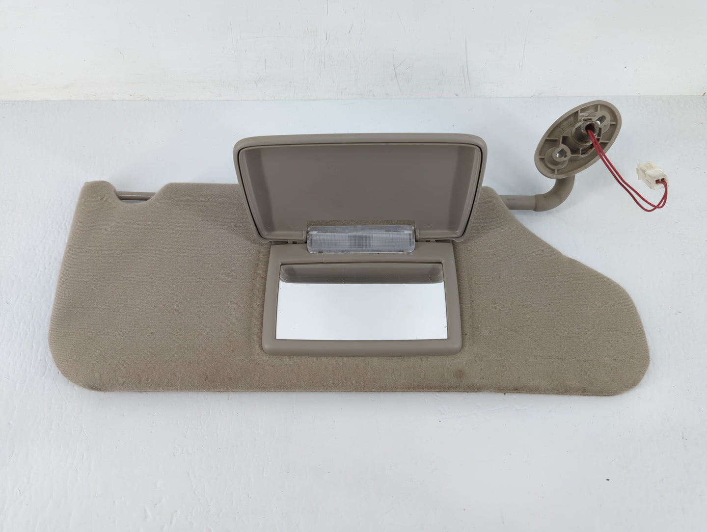 2004-2007 Jeep Liberty Sun Visor Shade Replacement Passenger Right Mirror Fits Fits 2004 2005 2006 2007 OEM Used Auto Parts 