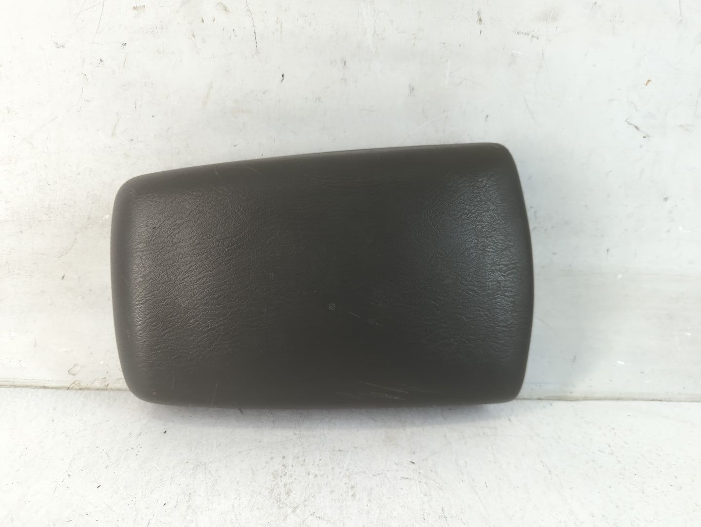 2005-2007 Jeep Liberty Center Console Armrest Cover Lid Fits Fits 2005 2006 2007 OEM Used Auto Parts - Oemusedautoparts1.com