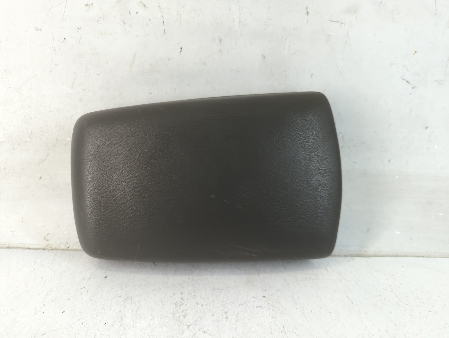 2005-2007 Jeep Liberty Center Console Armrest Cover Lid Fits Fits 2005 2006 2007 OEM Used Auto Parts - Oemusedautoparts1.com