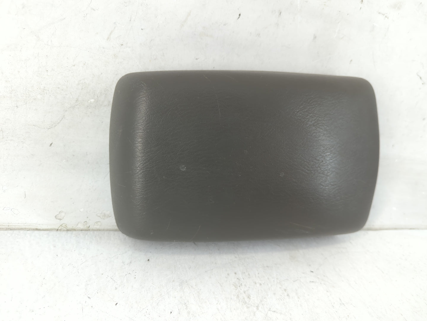 2005-2007 Jeep Liberty Center Console Armrest Cover Lid Fits Fits 2005 2006 2007 OEM Used Auto Parts - Oemusedautoparts1.com