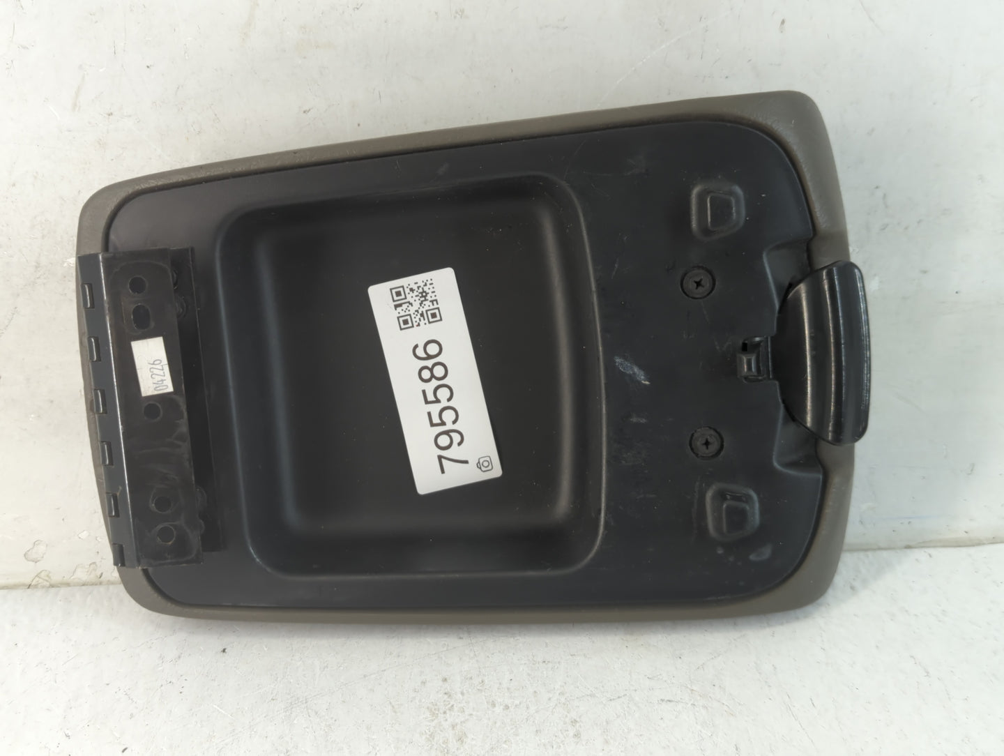 2005-2007 Jeep Liberty Center Console Armrest Cover Lid Fits Fits 2005 2006 2007 OEM Used Auto Parts - Oemusedautoparts1.com