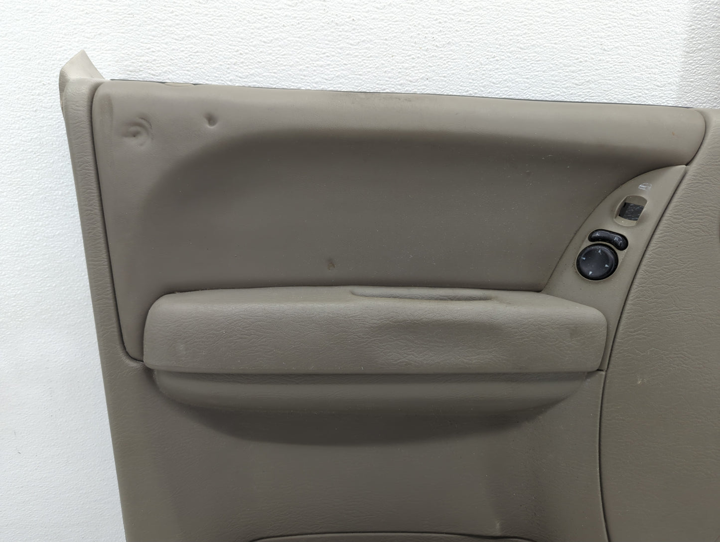 2005 Jeep Liberty Front Left Driver Interior Door Panel Trim - Oemusedautoparts1.com