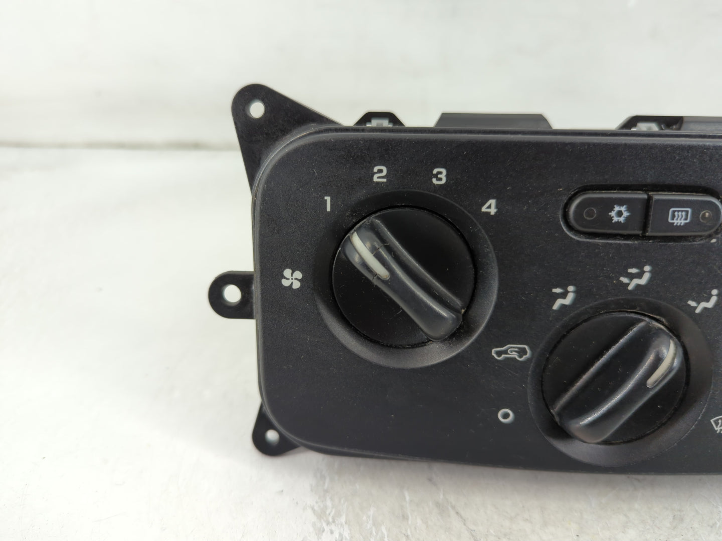 2004-2006 Jeep Liberty Climate Control Module Temperature AC/Heater Replacement Fits Fits 2004 2005 2006 OEM Used Auto Parts