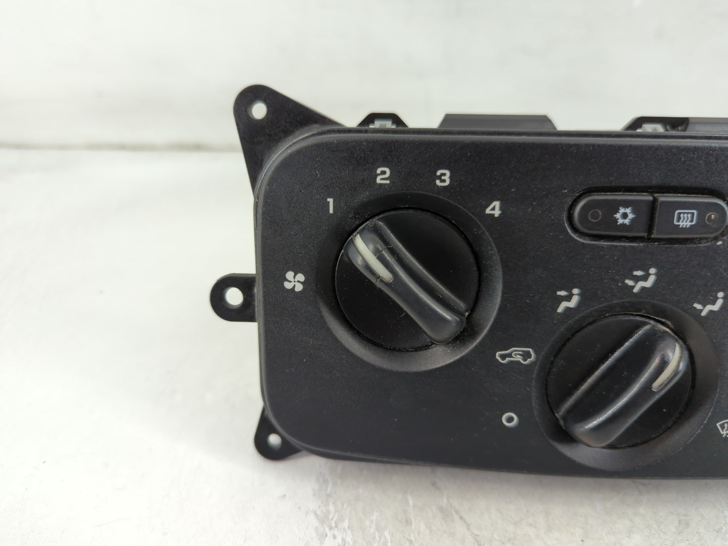 2004-2006 Jeep Liberty Climate Control Module Temperature AC/Heater Replacement Fits Fits 2004 2005 2006 OEM Used Auto Parts