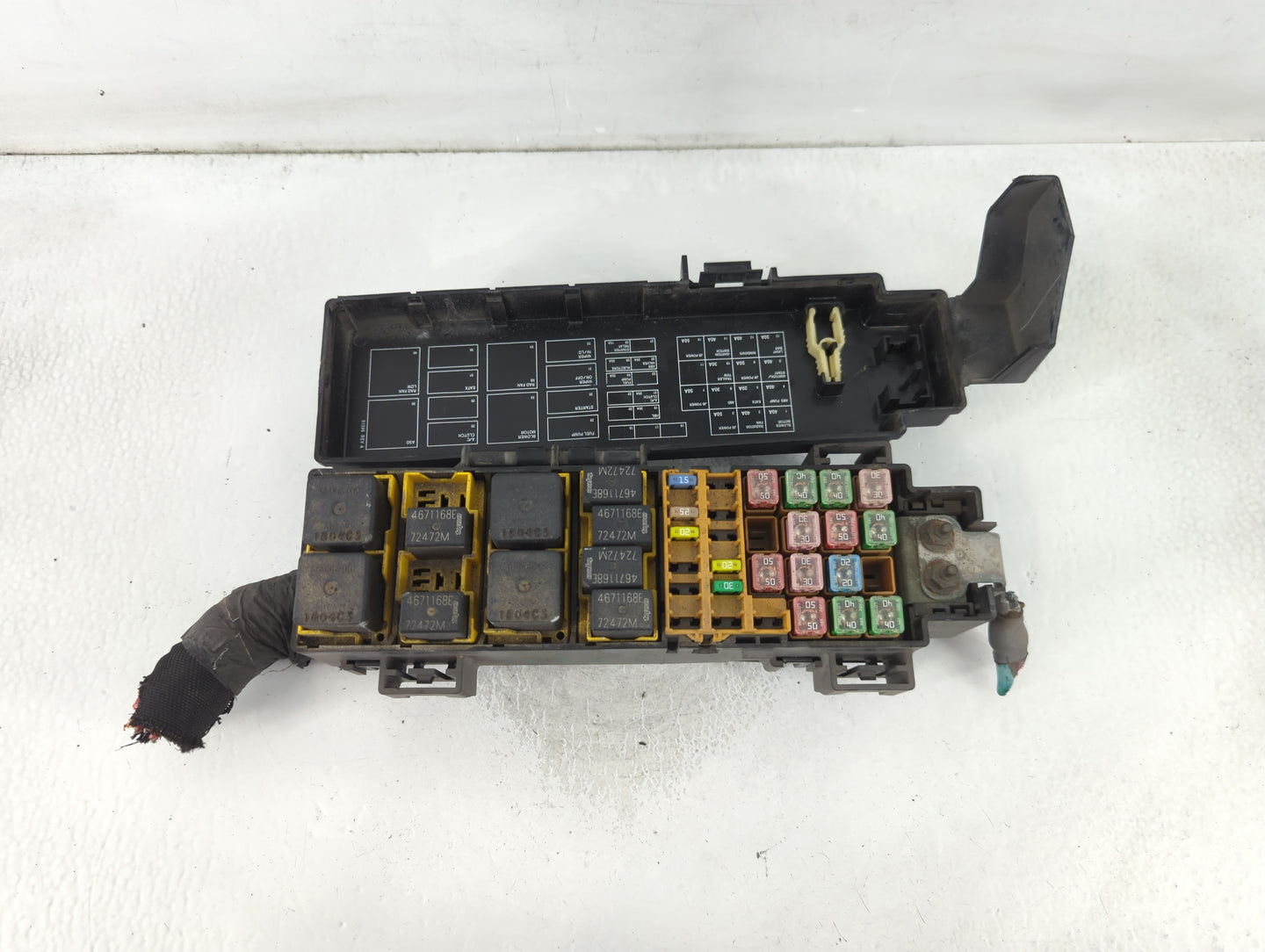 2005-2007 Jeep Liberty Fusebox Fuse Box Panel Relay Module Fits Fits 2005 2006 2007 OEM Used Auto Parts - Oemusedautoparts1.