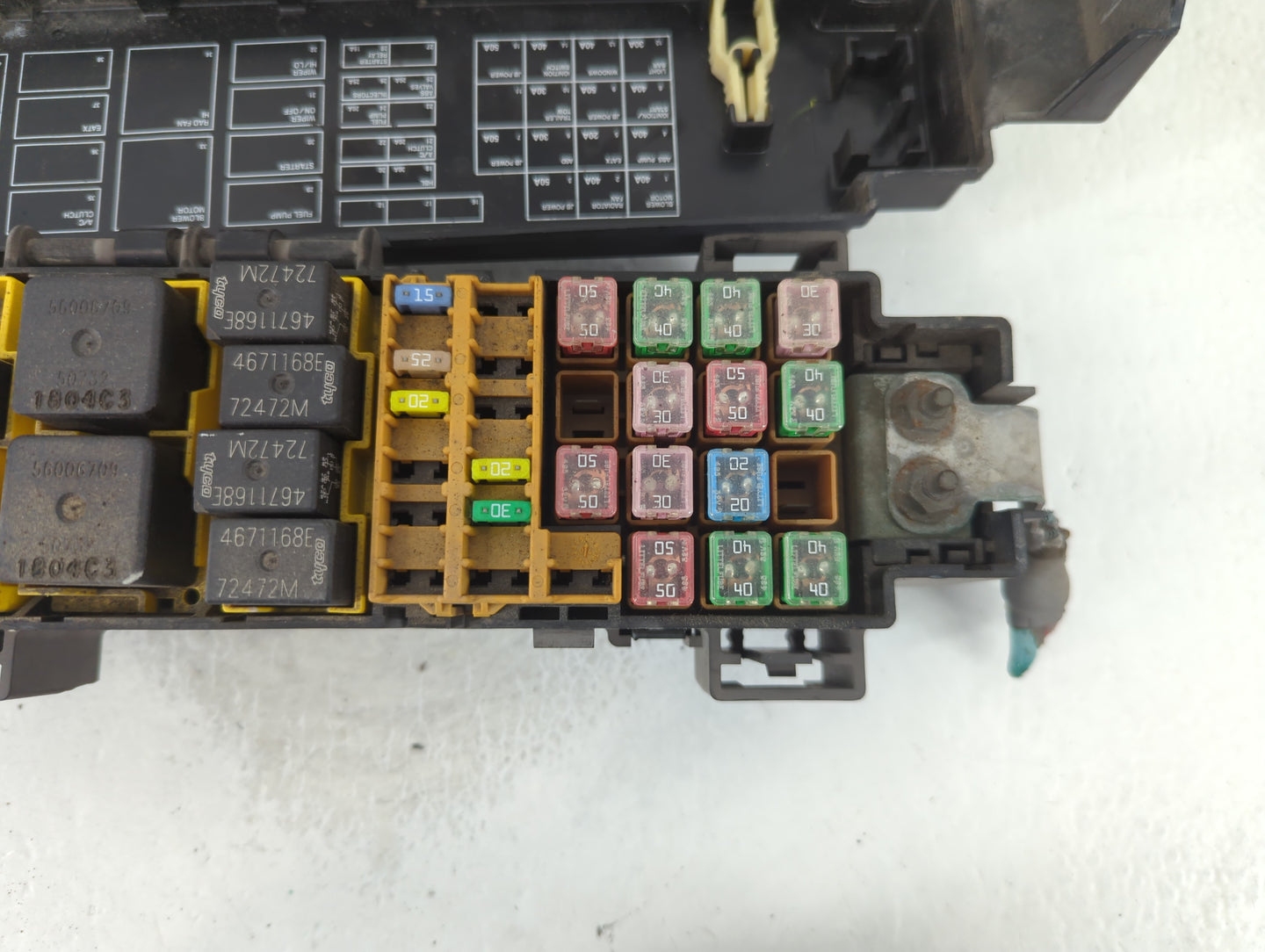 2005-2007 Jeep Liberty Fusebox Fuse Box Panel Relay Module Fits Fits 2005 2006 2007 OEM Used Auto Parts - Oemusedautoparts1.