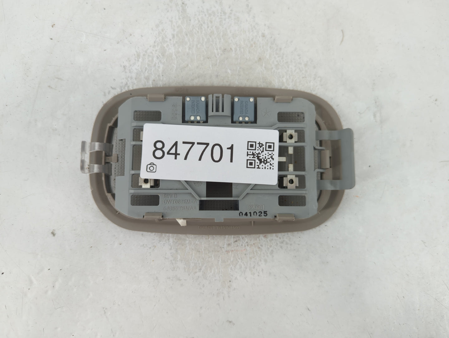 2005 Jeep Liberty Overhead Roof Console - Oemusedautoparts1.com
