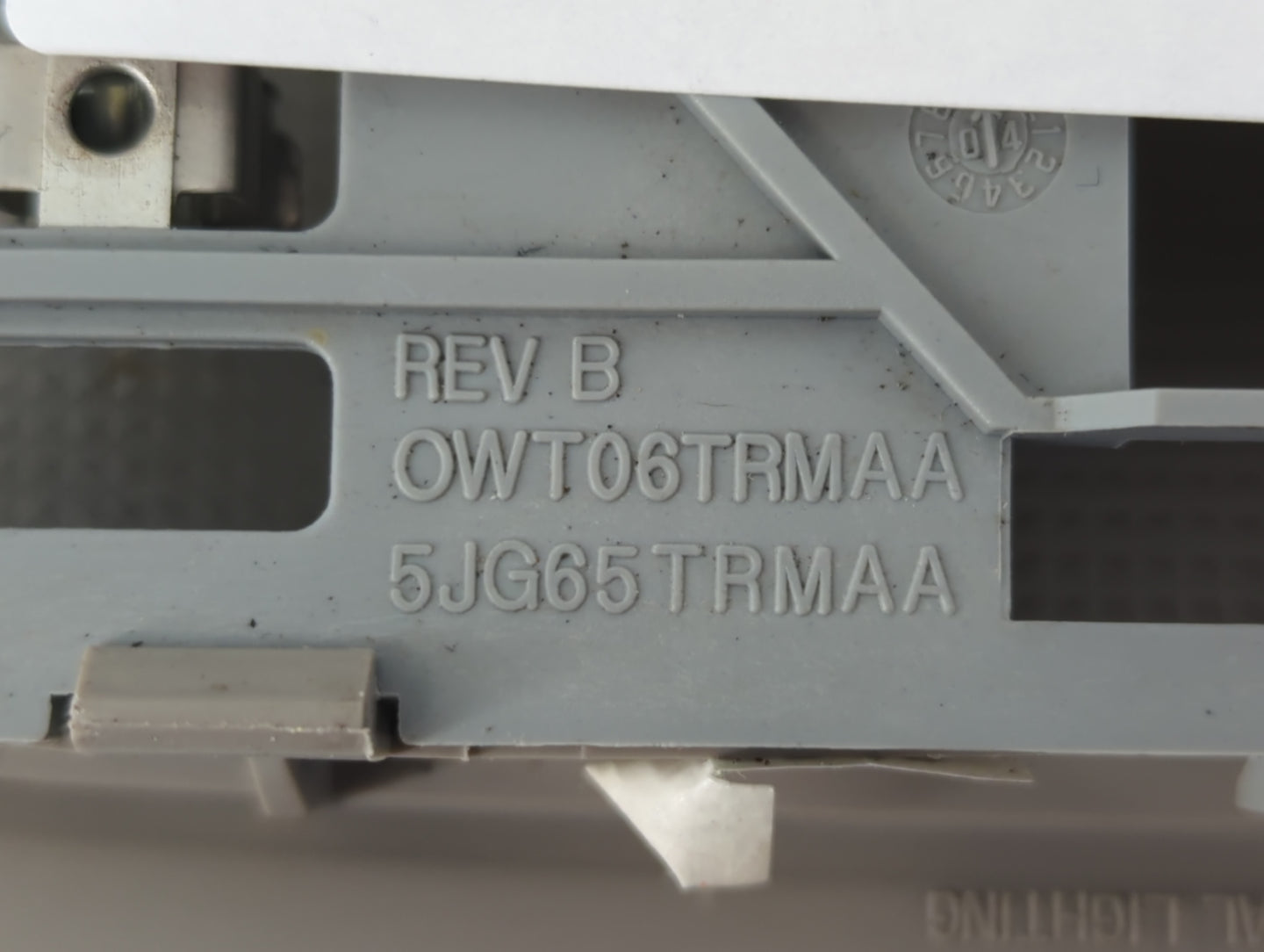 2005 Jeep Liberty Overhead Roof Console - Oemusedautoparts1.com