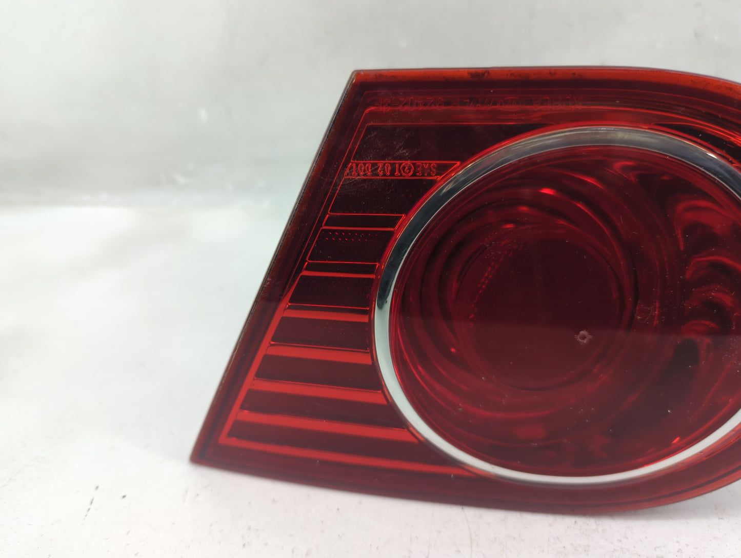 2004-2006 Kia Amanti Tail Light Assembly Passenger Right OEM Fits Fits 2004 2005 2006 OEM Used Auto Parts - Oemusedautoparts