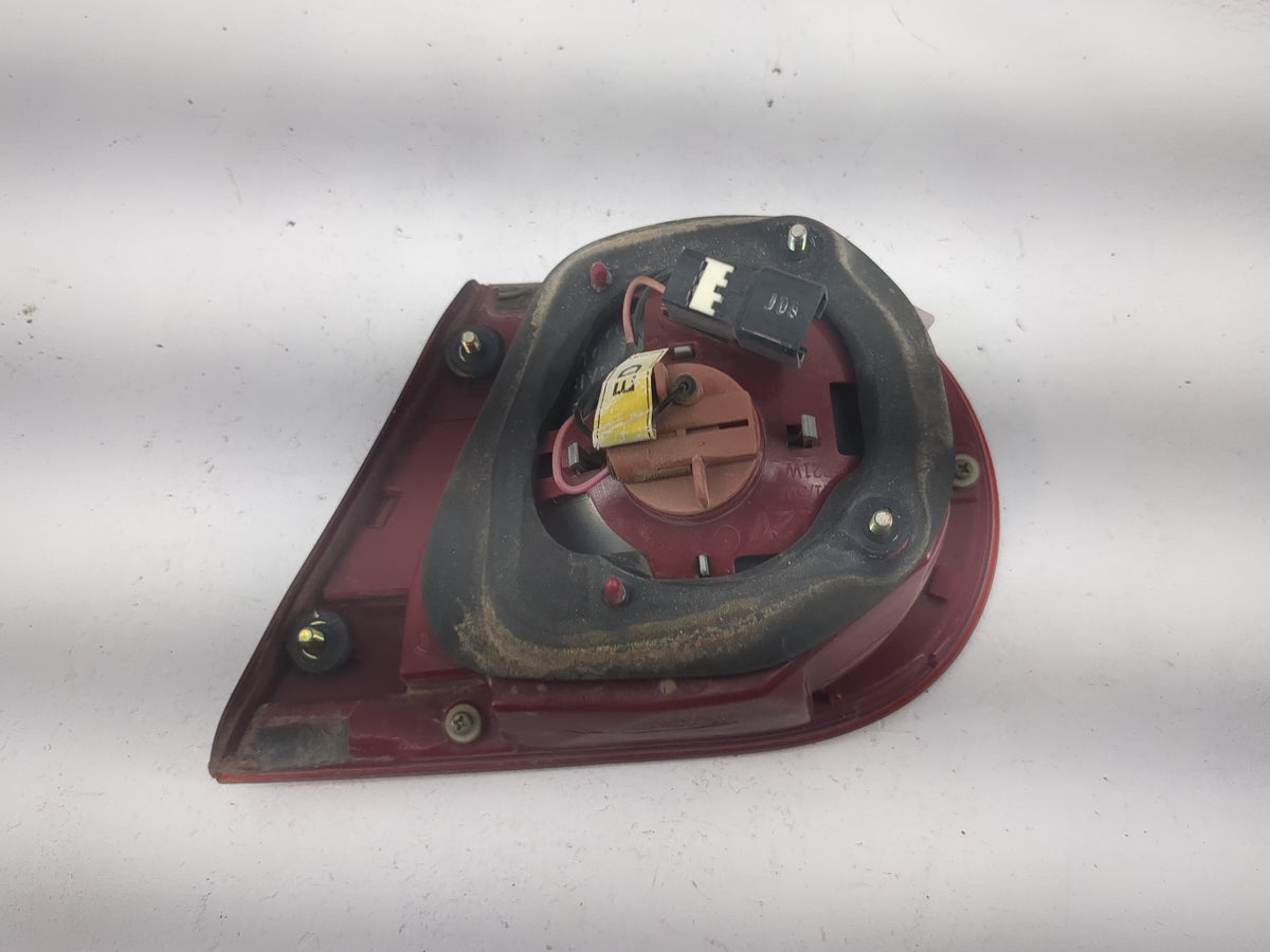 2004-2006 Kia Amanti Driver Left Side Deck Lid Mounted Tail Light - Oemusedautoparts1.com