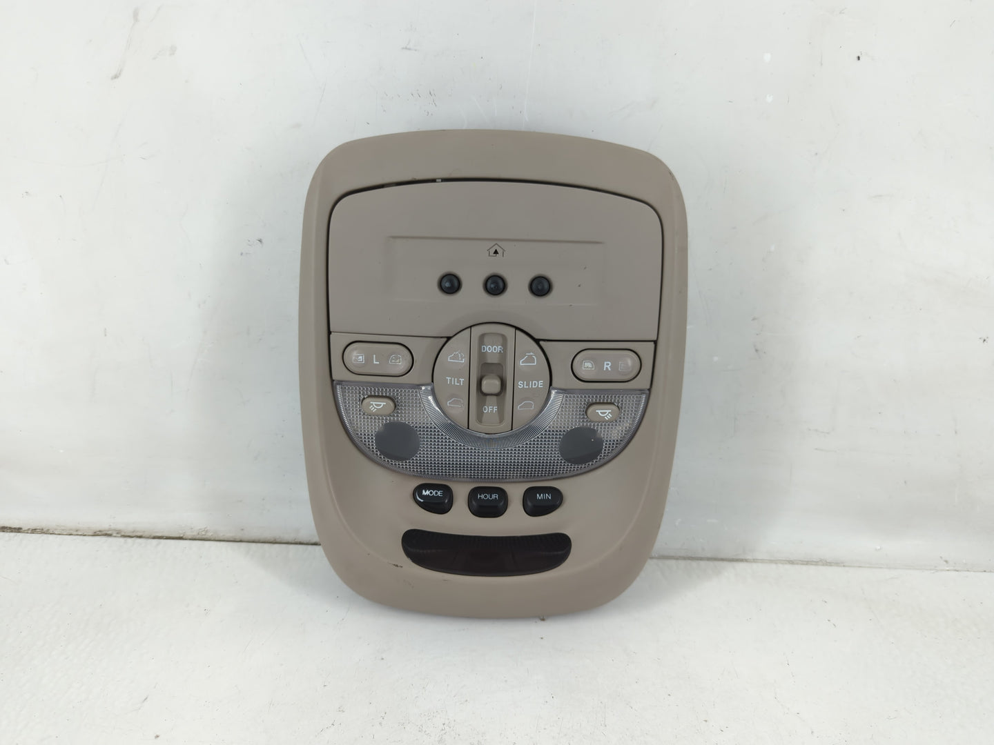 2003-2005 Kia Sedona Overhead Roof Console Interior Dome Light - Oemusedautoparts1.com