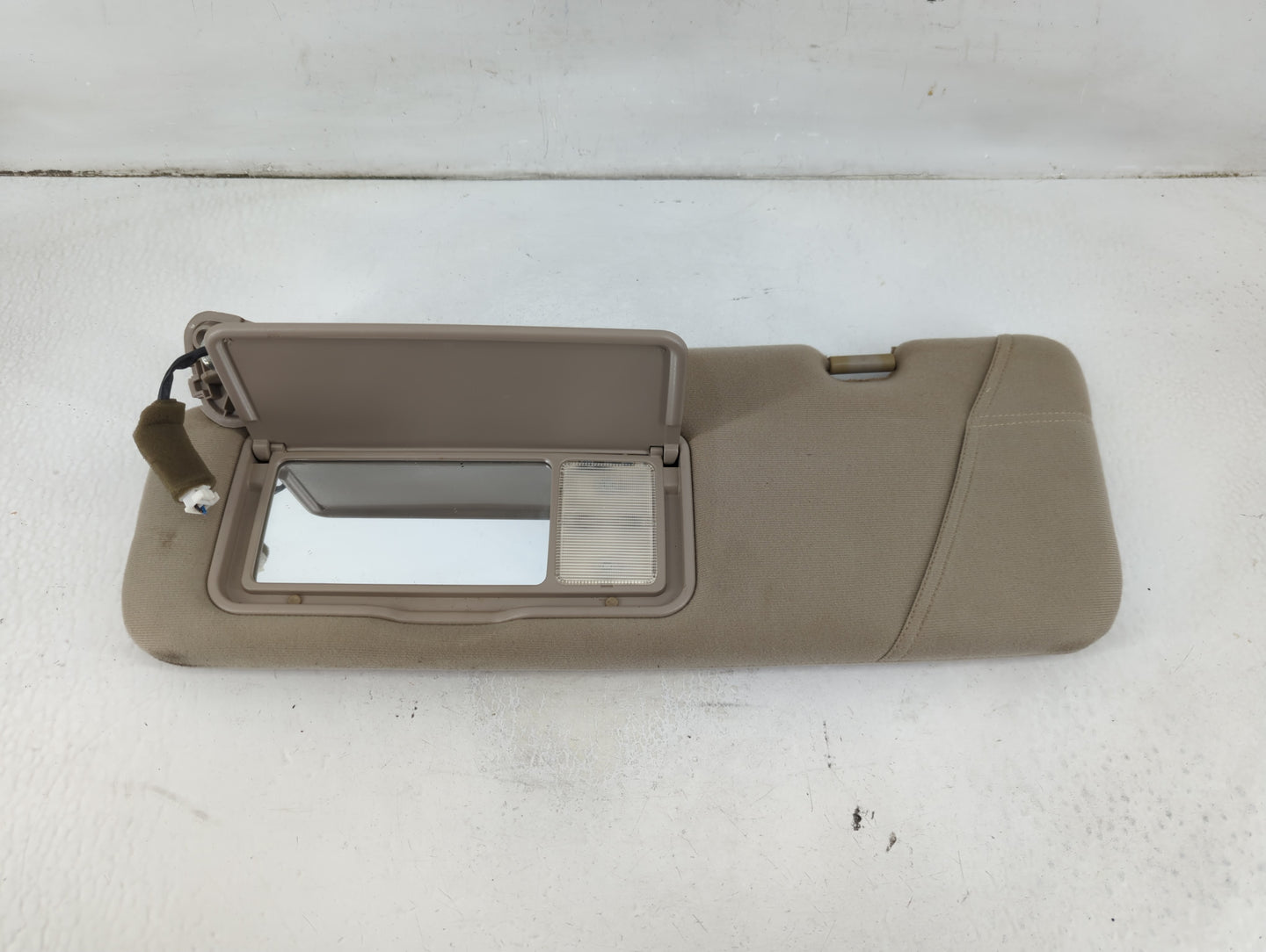 2002-2005 Kia Sedona Sun Visor Shade Replacement Driver Left Mirror Fits Fits 2002 2003 2004 2005 OEM Used Auto Parts - Oemu