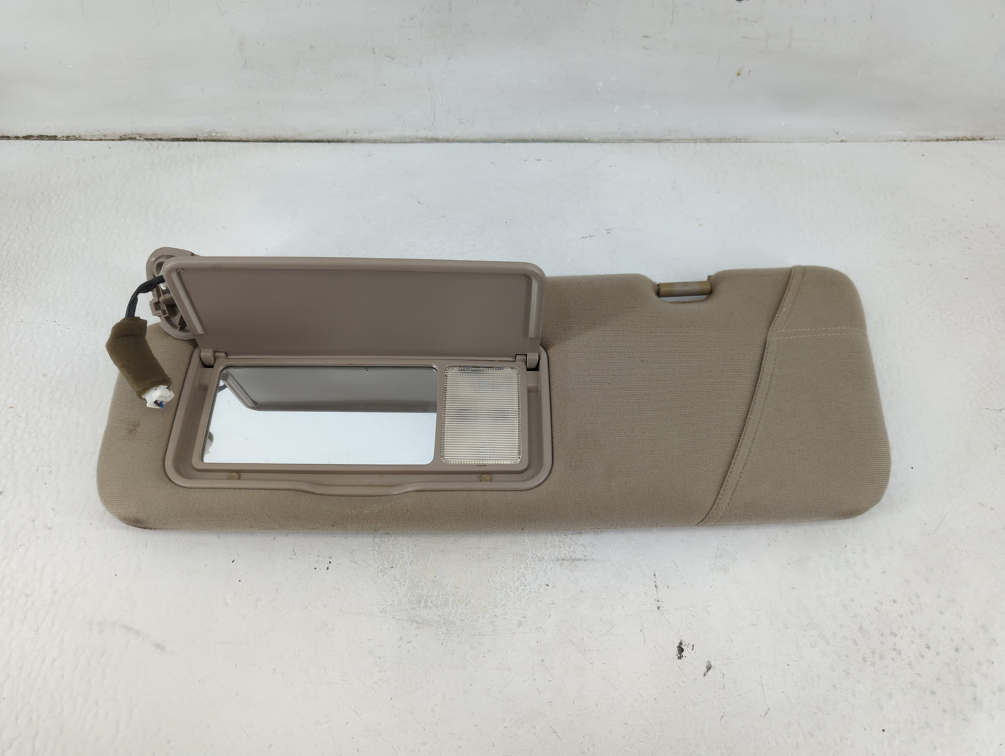 2002-2005 Kia Sedona Sun Visor Shade Replacement Driver Left Mirror Fits Fits 2002 2003 2004 2005 OEM Used Auto Parts - Oemu