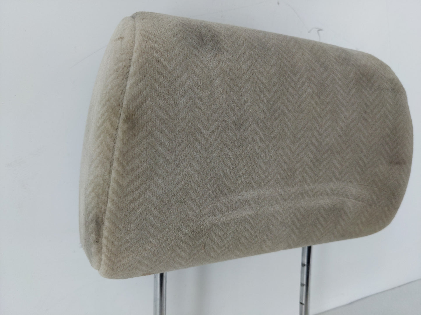 2002-2005 Kia Sedona Headrest Head Rest Rear Seat Fits Fits 2002 2003 2004 2005 OEM Used Auto Parts - Oemusedautoparts1.com