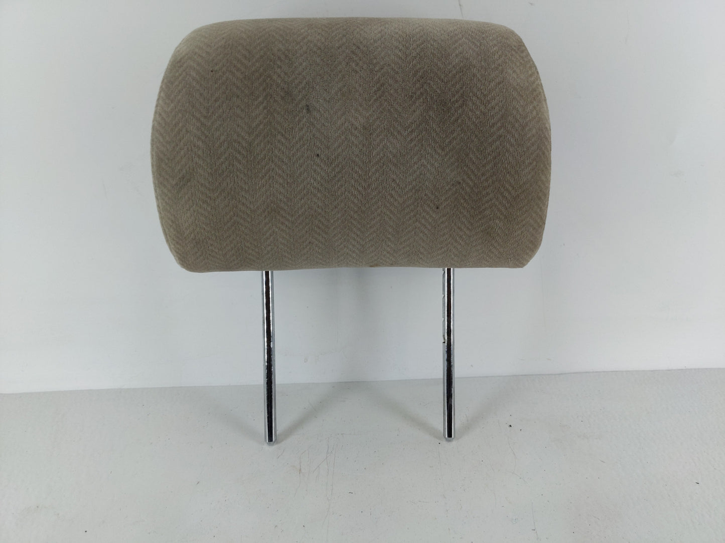 2002-2005 Kia Sedona Headrest Head Rest Front Driver Passenger Seat Fits Fits 2002 2003 2004 2005 OEM Used Auto Parts - Oemu